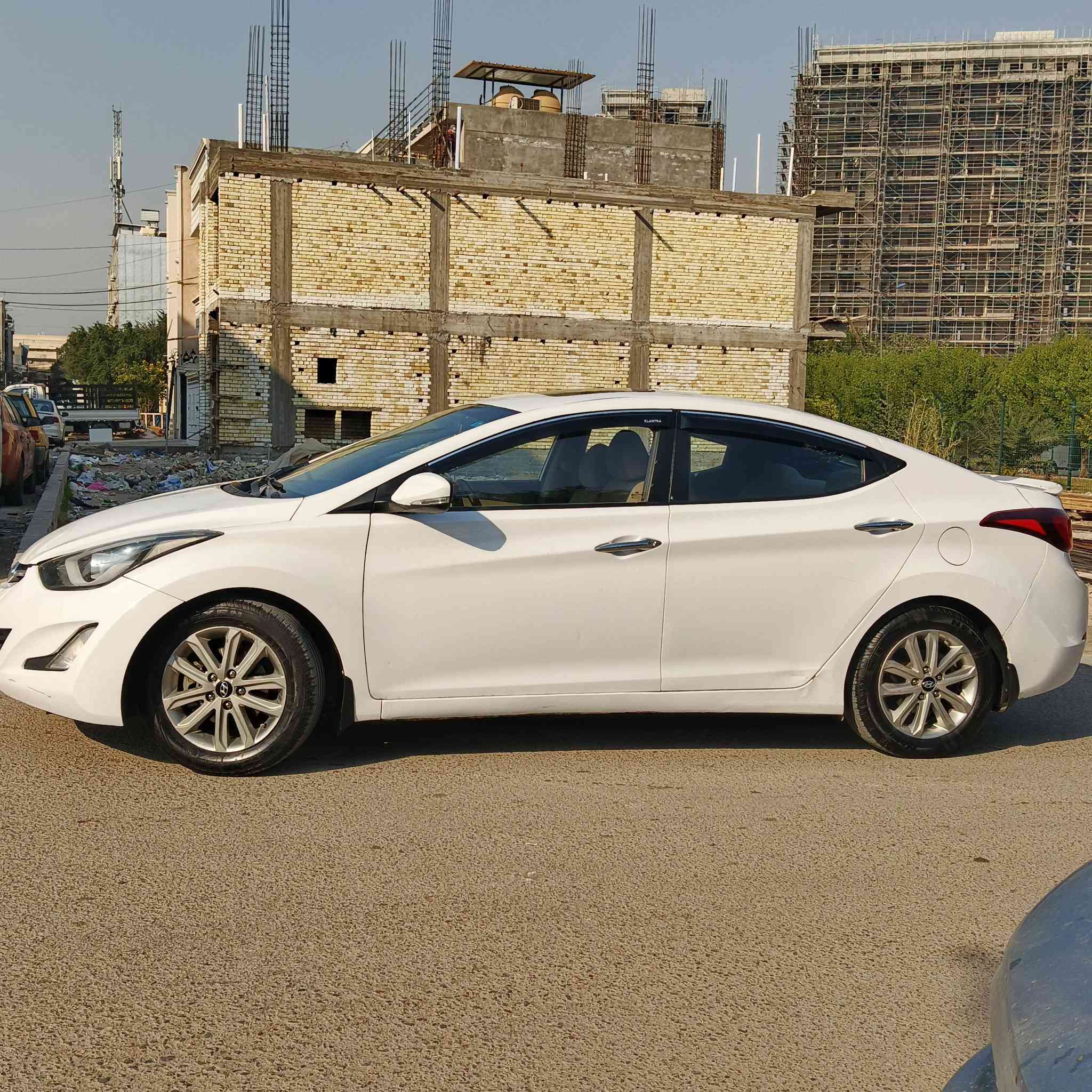 سلام عليكم
النتره خليجي موديل 2015 
رقم دولي بسمي تحويل مباشر 
مكينه 1800دوش 
مكينه وكير مكفولات  
سياره فول موصفات 
سونر مرفق بل منشور 
مكان بغداد الكاظميه 
سعر 105 وبيه مجال 
رقم ***********،
