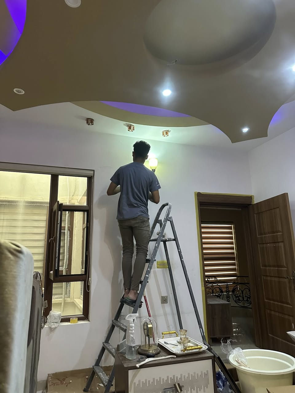 🔌 أعمال الكهرباء العامة والصيانة 🚰 أعمال السباكة وتصليح الأعطال 🎨 صبغ المنازل والمحلات 🏗️ فتح وشد الغرف والديكورات ❄️ نصب وصيانة وتنظيف السبالت 🔧 صيانة منزلية عامة
✅ كادر مهني متكامل ✅ سرعة في الإنجاز ✅ أسعار مناسبة ✅ خدمة في جميع مناطق أربيل
كل ما يحتاجه بيتك نوفره لك بأيدي فنيين مختصين.
📞 للتواصل: *********** 📍 أربيل – جميع المناطق
كهربائي • سباك • صباغ • سبالت • صيانة عامة خدمة واحدة لجميع احتياجات منزلك.نشتري اثاث ونبيع يوجد خدمةتوصيل 🚚
