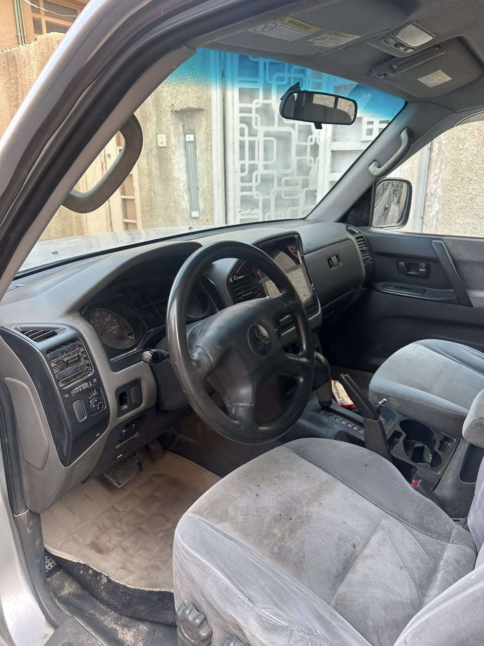 باجيرو 2001
السياره جاهزه من كلشي ومكفوله من التبديل والصبغ 
بيها بس صبغ قليل بالحاملغ الخلفي 
رقمها إنكليزي لل29 دهوك 
تريد وكاله او تريد أداورها باسمك 
السعر 67 وبيها مجال 
عنوان نجف الكوفه 
الرقم ***********
***********
