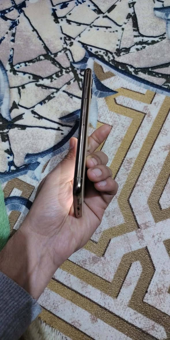 السلام عليكم شباب ايفون ١١برو ماكس نظيف كلش حد النظافة كلة شغال مبدل بطارية وشاشة من ابل وكالة بطارية ٨٣ فيس ايدي شغال سعرة نهايتة ٢٨٥ ***********
