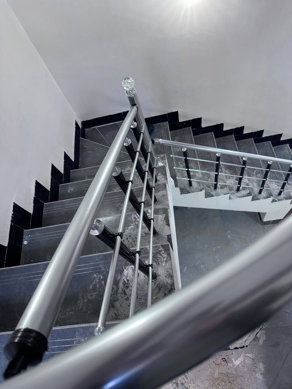 عمل محجرات الدرج بأدارة حمد الجبوري. عمل محجر ملكي جام عادي وايضا متوفر عمل الابواب التركية وشغل درجة اولى  ويوجد تنضيف وغسل المنازل   ***********
