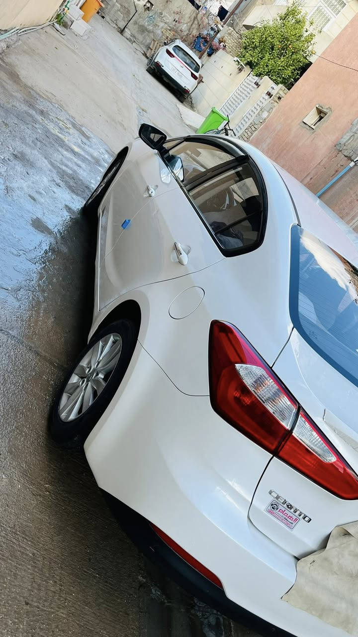 سيراتو 2016 خليجي بدون ضرر سيارة كلش نضيفة وخير من الله متحتاج تصرف عليهة الف دينار سيارة كاملة مكملةتريدهة شغل تريدهة مال بيت ومن الله التوفيق 
السعر 130 وبيهة مجال 
مكلف بالنشر  العنوان ديالى 
رقم صاحب السيارة. ***********
