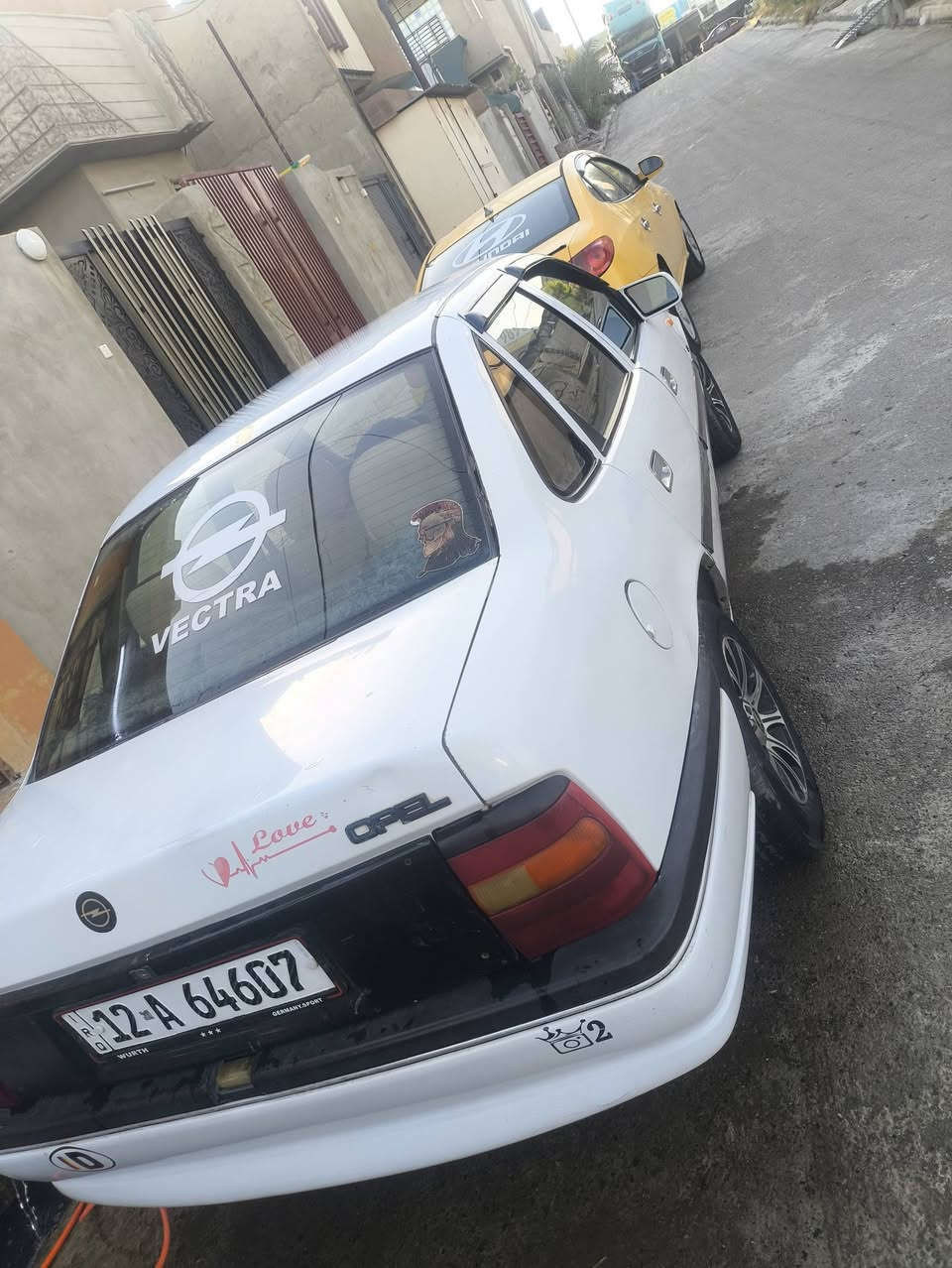 اوبل فيكترا للبيع موديل 92 رقم نينوى نكليزي سياره بدون ضرربدون صبغ مكينه 18 سياره جاهزه ميعوزها مصرف سنويه لل31شرط التحويل موقع موصل الايمن اليرموك ***********
