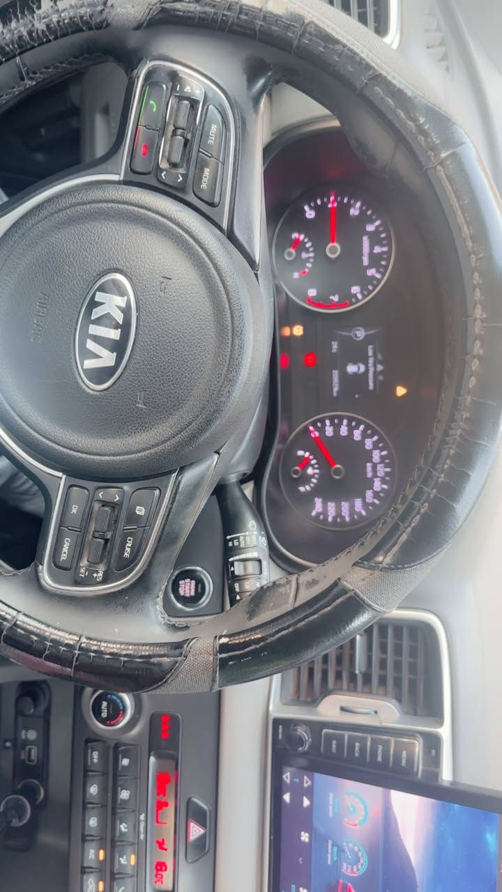 السلام عليكم
كيا سبورتج موديل ٢٠١٧ للبيع

جميع مواصفات GT بس قمارة حديد

يعني عزل حراري اعلى وتخلص من مشاكل البانوراما والسلايد وتهريب المي من اللاستيكات

المواصفاتهه اجتي بوجبة وحدة وقليل اكو منهه :

١- بصمة

٢- مري شفط + اشاير بالمري

٣- سمستم صوت JBL مع دمام بلادي

٤- باب صندوق كهرباء ذكي

٥- الكراسي الامامية كهرباء

٦- محرك دوش ٢٠٠٠

٧- حساس جامه امامي للامطار

٨- نظام نزول منحدرات

٩- توقف تلقائي Auto Hold

١٠- هاند بريك كهربائي

١١- تبريد ٣ قطع مع نظام تحديد درجة الحرارة امامي للسائق والراكب الامامي

١٤- تبريد اوتوماتيكي شاشة

١٥- لايت امامي LED 

السعر المطلوب :- 180$

للاستفسار ***********
