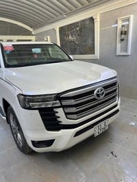 لاندكروزر ٢٠٢٤ • رقم بغداد • ماشية ٧٠٠٠ كم