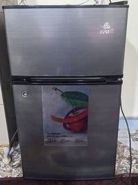 وبركاته ثلاجه مستخدمه شي اقل لقليل حت لكتلوك وياها للتواصل واتساب واتص...