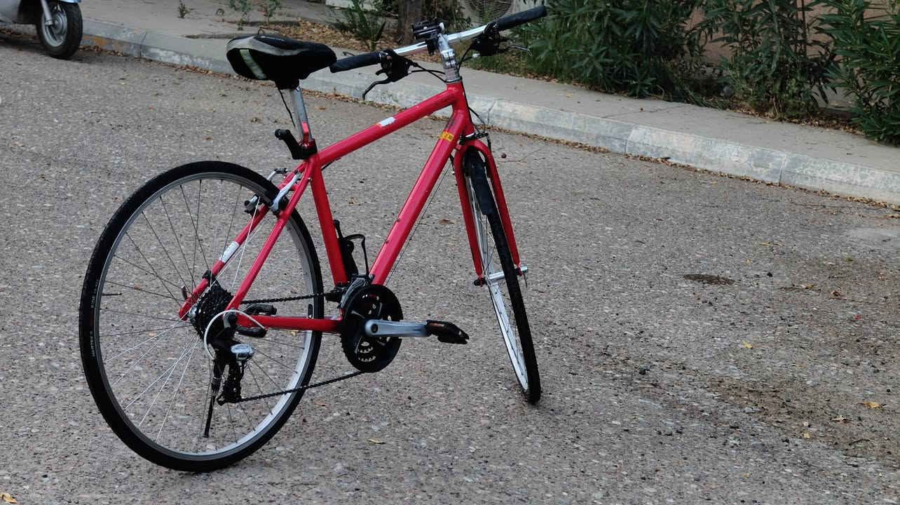 السلام عليكم اخوان بايسكل c700 حجم 28
ياباني اصلي حاويه سستم شيمانو 
لشة عاليه المعدن المنيوم كلش خفيف
البايسكل ما بيه اي نقص وجاهز 
السعر 130 
المكان البلديات


**إذا كنت صاحب هذا الإعلان وتريد حذفه لأي سبب، رجاءا أرسل رسالة إلى الدعم الفني**