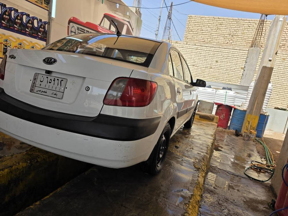 السلام عليكم 
كيا ريو مديل 2009 
خليجي محرك 1600
رقم بغداد مشروع وطني 
السنويه نافذه لغاية 2027
تحويل ثاني يوم 
السياره على وضع الشركة كير محرك جديد تبريد ثلج تخم تاير حداديه جديده 
السياره كفاله عامه من الصبغ والضربه  بيه فقط فقط باب السائق مبدل اصلي بدون صبغ مكان السياره النجف السعر 80 وبيه مجال قليل الاستفسار اكثر الاتصال على الرقم *********** النجف, العراق
