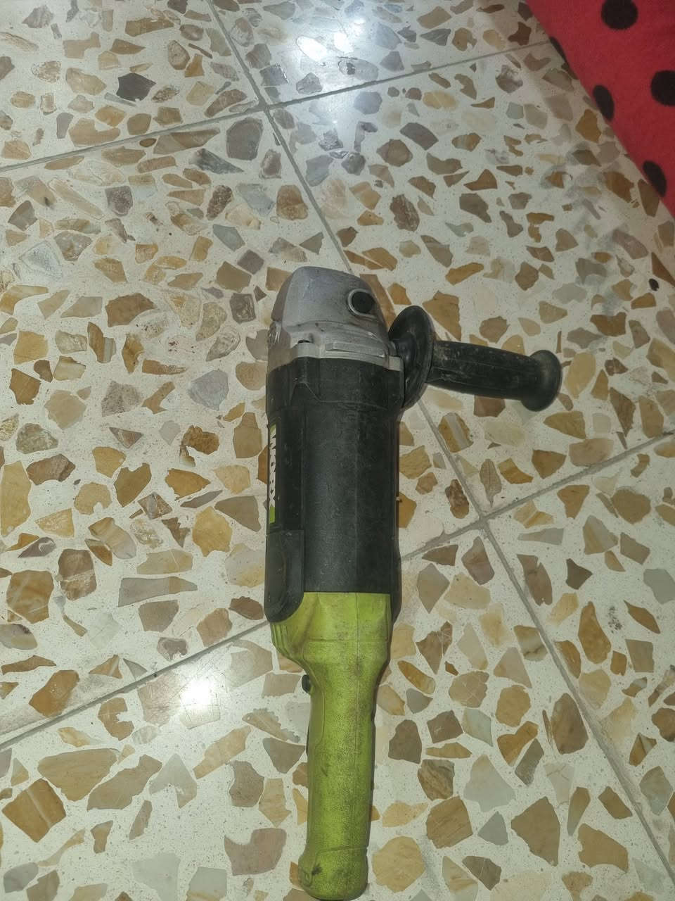 السلام عليكم كوسره حجم ١٥٠ نوع Worx نظافه ٨٠% سعرها ٤٥ وبيها مجال ***********
