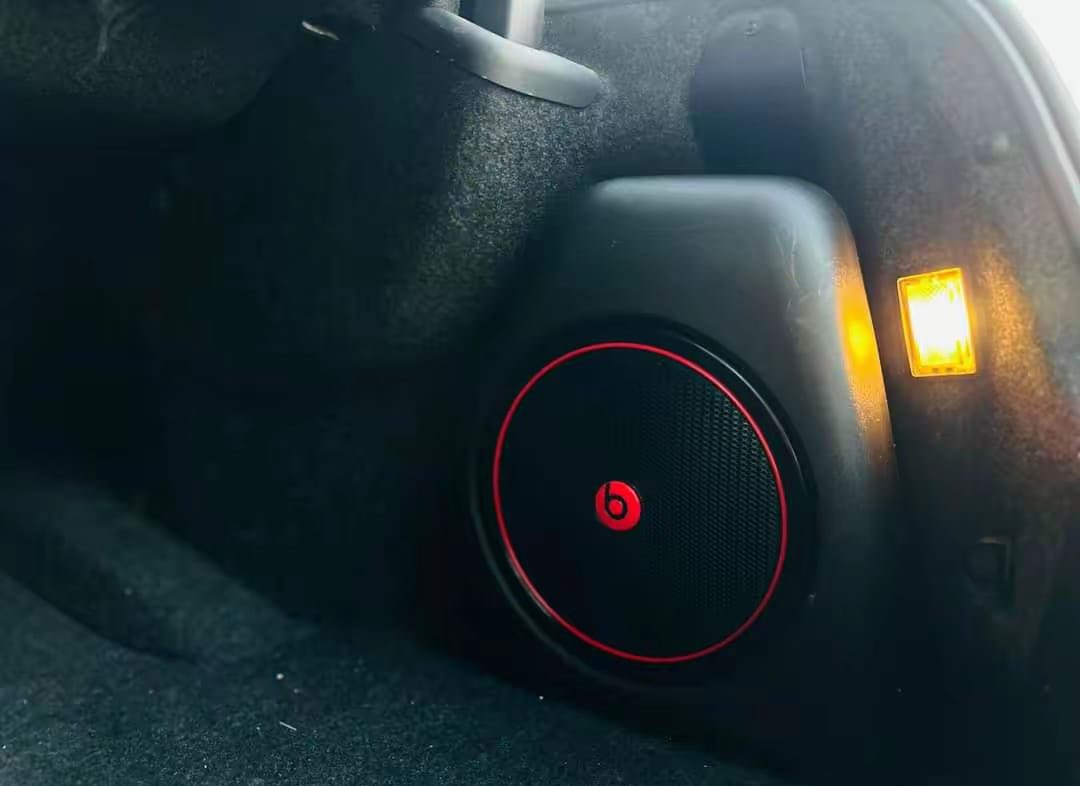 سلام عليكم اوباما 2012سياره فول خزن ميموري كشنات تدفئه تبريد السياره ماناقصها اي شي تبريد فول حداديه امامي خلفي جديد السياره خير من الله السعر 160وبيها مجال حك الجير  *********** مامتواجد ع فيس الرقم بي واتساب
