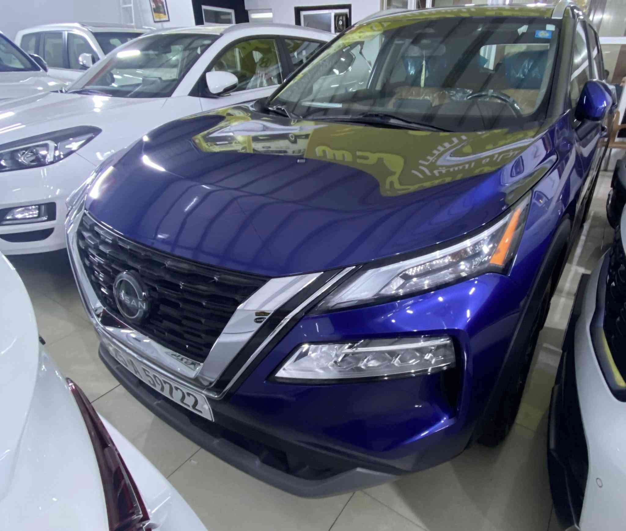 السلام عليكم نيسان روج وارد كندي سياره فول بدون ضرر لمراوس ب ميسوبيشي اوتلاندر***********
