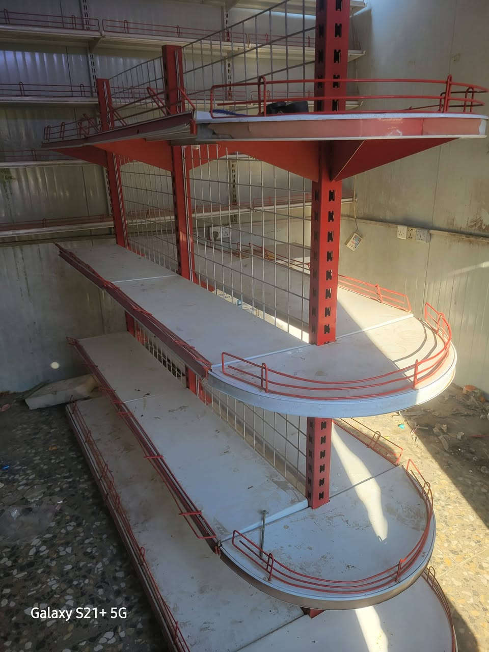 سلام عليكم رفوف للبيع العدد ٣٤ رف كاملات و٣٨ رف اسباني وسفينه مترين واكو ٣ امتار زائد ٣ امتار مكاني بغداد الإسكان السعر عل خاص او اتصل ***********
