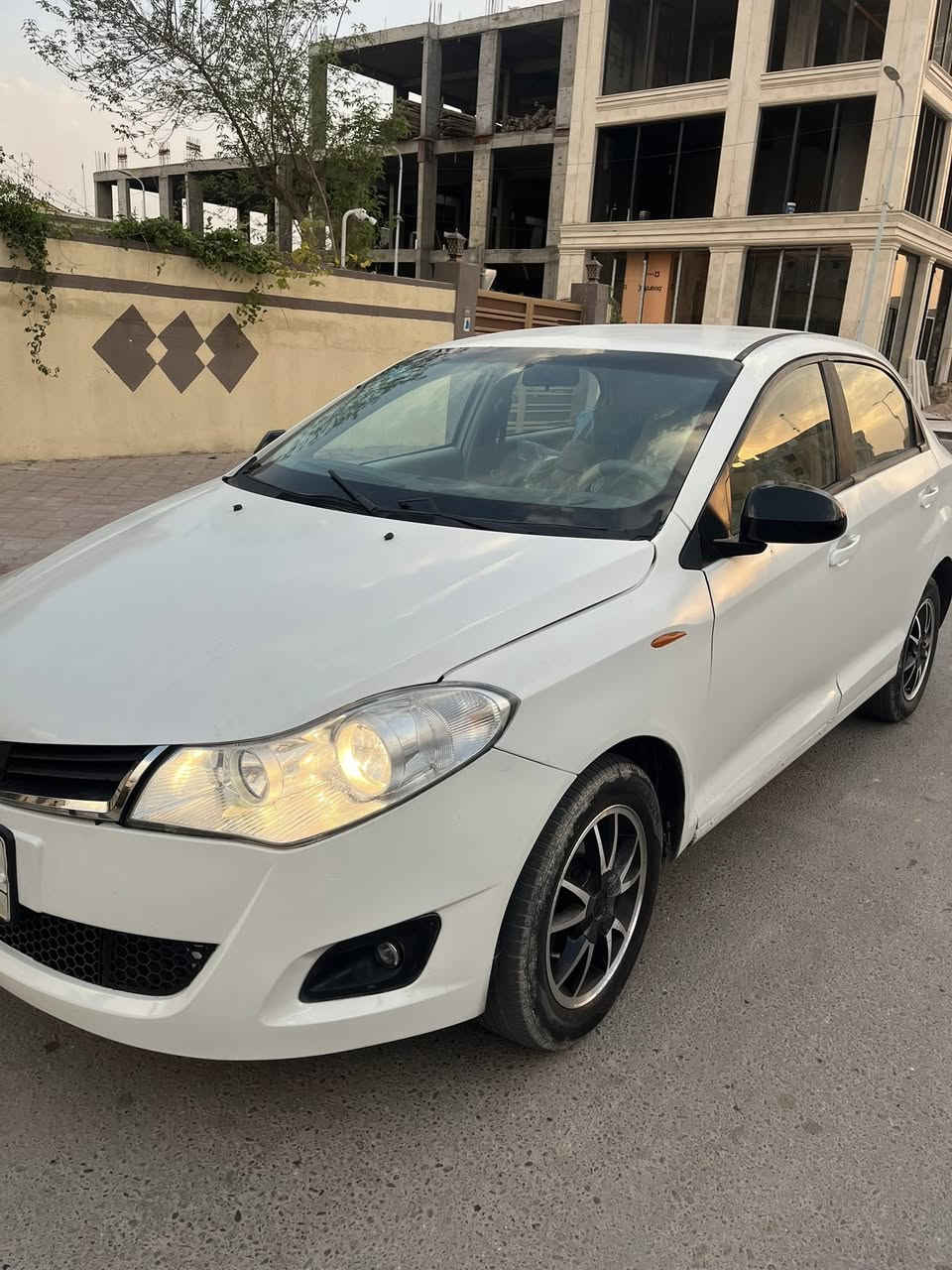 السلام وعليكم للبيع شيري ١٣رقم بصره مكينه وكير كورله  سياره جاهزه من كلشي كهرباياته كله شغاله تخم تاير جديد توه صاعده هزه بس تحوله كبا مكانه بصره السعر ٤٠ وبيه مجال ***********
