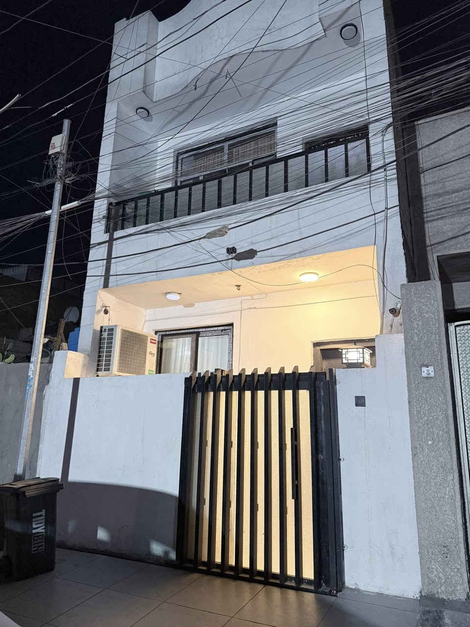 اعادة نشر لعدم الاتفاق
دار للبيع

المساحة ٧٠ م 

طابو صرف الواجهة ٤،٤٠ سم 

يحتوي على صالة ومطبخ وغرفتين نوم وصحيات عدد ٢ ومخزن 

بناء حديث ٢٠٢٢ 

العنوان بغداد الجديدة قرب السوق الشعبي 

مقابل معهد وهج المستقبل 

خلف الشارع التجاري 

للاستفسار الاتصال على الرقم

***********
