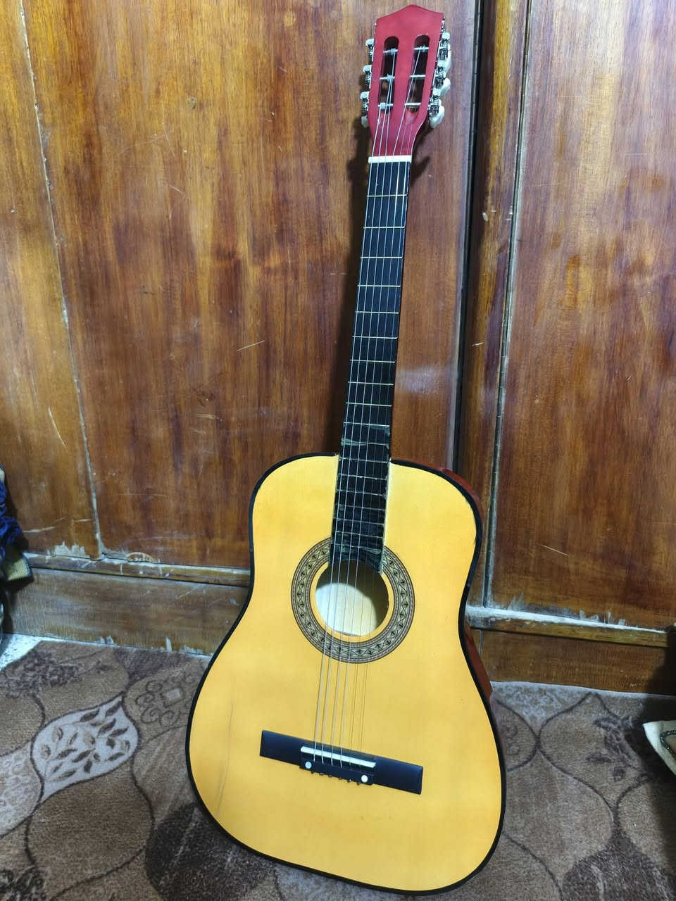 السلام عليكم

غيتار كلاسيك للبيع مع ملحقاته ( حقيبة+ وتر احتياطي) في كربلاء حي العامل 

السعر ٦٠ 

للتواصل خاص او واتساب على الرقم (***********)
