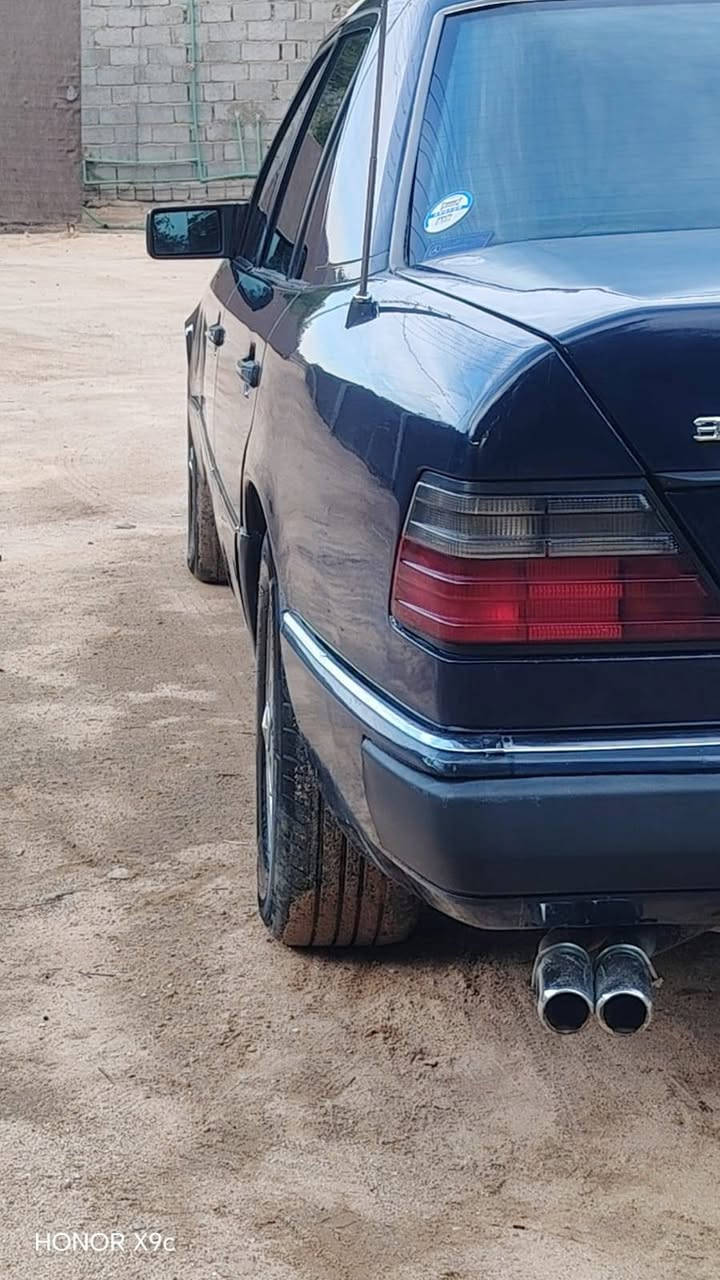 اخوان مكلف بنشر رجاء لحد يراسل مارد اتصل على صاحبها
سلام عليكم 
مرسيدس E300 
موديل 1991 أصل 
رقم بغداد دولي سنويه جديده مشروع وطني باسمي 
مواصفاتها 
تخم تاير جديد ✅
صدر جديد ✅
باتري جديد ✅
كهربائية كلها شغاله ✅
داخل جلد كله جديد ✅
كشنات تحكم كهربائي ✅
جام  4 كهربائي ✅ 
تبريد ثلج 🥶 
تدفئى شغاله نار 🔥 
قواعد دبل سليمات ✅
ويل بلادي ✅
سعرها 70 وبي مجال 
مكاني كربلاء 
رقم ***********
