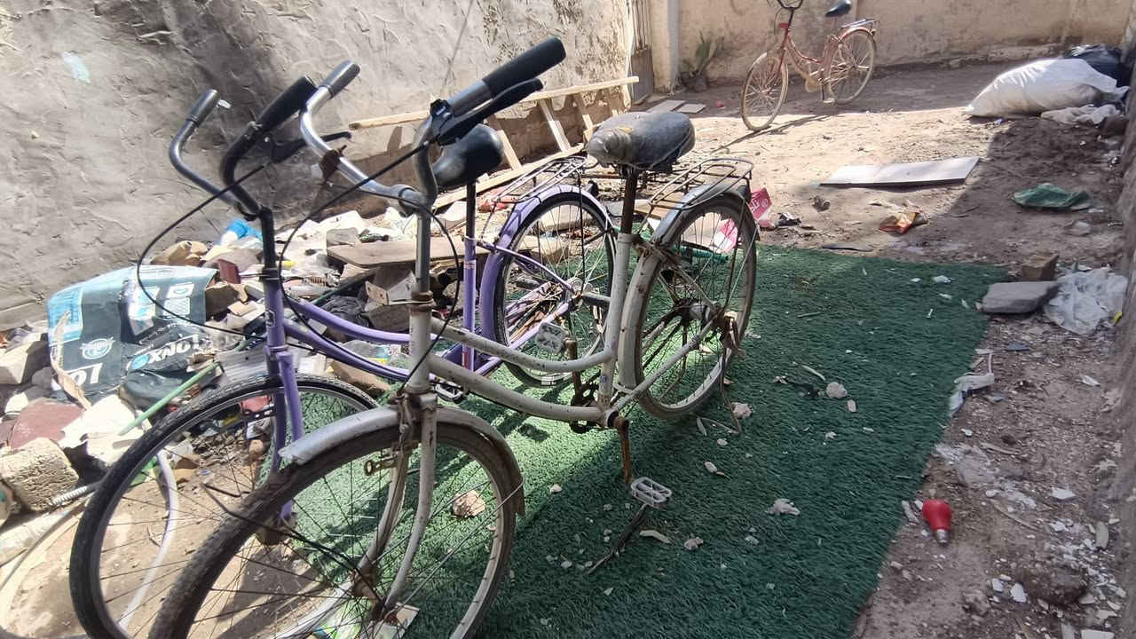 سلام عليكم 
بايسكلات 2 للبيع لون ابيض ولثاني بنفسجي 
ما مصبوغات
نضيفات مابيهن عطل 
90 وبيهن مجال ثنينهن
عنوان كربلاء المقدسة الحر الصغير 
للاستفسار ***********
