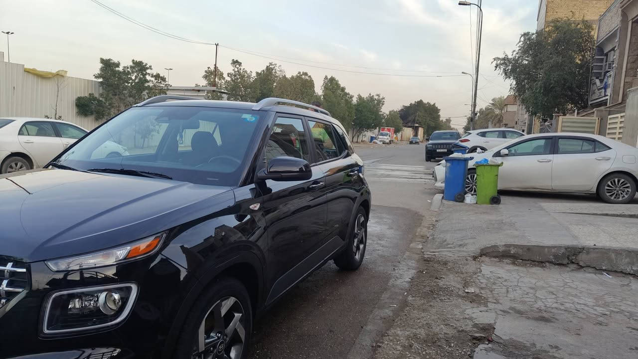 السلام عليكم
هيونداي فينو 2024 وارد امريكي كلين 
بدون صبغ و بدون بارد و بدون طخة 
حادثها فقط سرقة دخلت زيرو مماشية 
مغلفة حماية PPF جاملغات امامية و  بنيد
و دعامياتها وياها و غراض كلها إصلية مازداد إصلية تفصيخ 
مواصفات فتحة بصمة تشغيل عن بعد كامرة خلفية تحكمات استيرن دركة خياط رادار امامي خلفي جانبي قيادة ذاتية 
حاليا ماشية 7000 مكانها بغداد حي القاهرة 
السعر 153
***********
