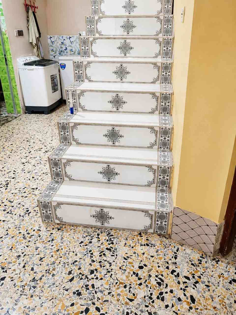 السلام عليكم مشتمل للبيع واسط شهداء شارع سبعه نيسان ركن على شارع مساحه 100متر 10x10بناء ٢١١٧ طابو صرف طابقين سعر130 قابل للتفاوض وبيه مجال تصال أو وات ساب ***********
