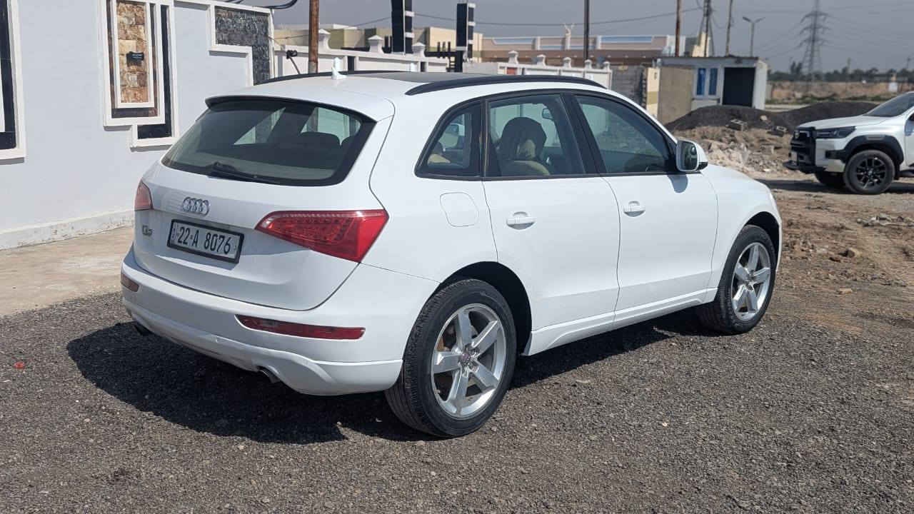 السلام عليكم 
اودي Q5
موديل 2011 خليجي 
مكينة 2000 تيربو 
مواصفات معروفة طبعا
بصمة 
كشنات كهرباء
تبريد قطعتين 
بانورما 
والى اخره 
السيارة كلين بدون حادث عدى الدعامية 
صبغ فقط 
مكفولة كشر مكينة كير كله تمام 
السعر 130 ورقة
مكان السيارة بغداد 
رقم اربيل مميز باسمي
التواصل  خاص او واتساب موجود 
***********
*********** بغداد, العراق
