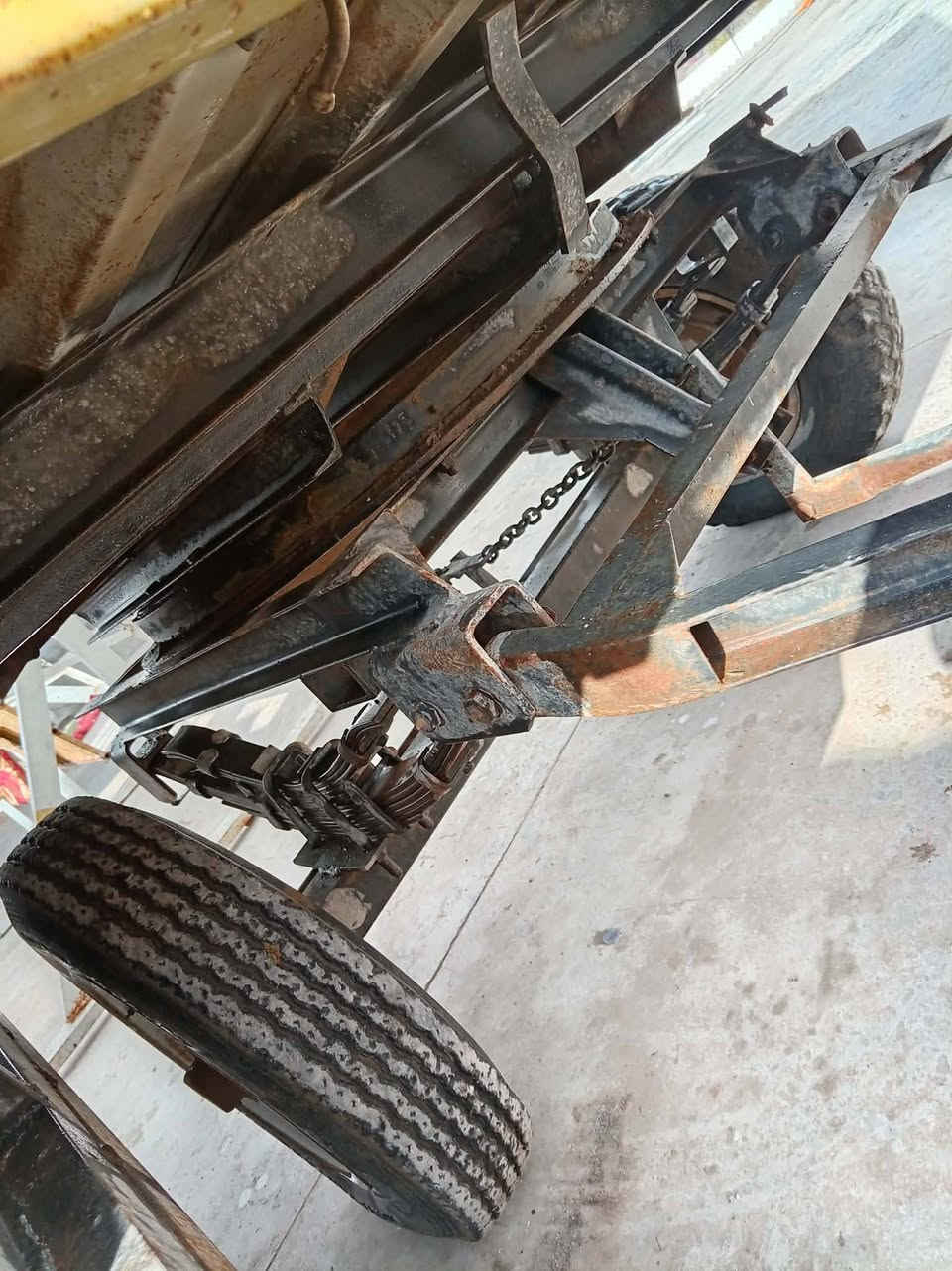 كاروضة تبن مع عربانة للبيع السعر ٦٠ ورقة المكان طوز خورماتو *********** اتصل
