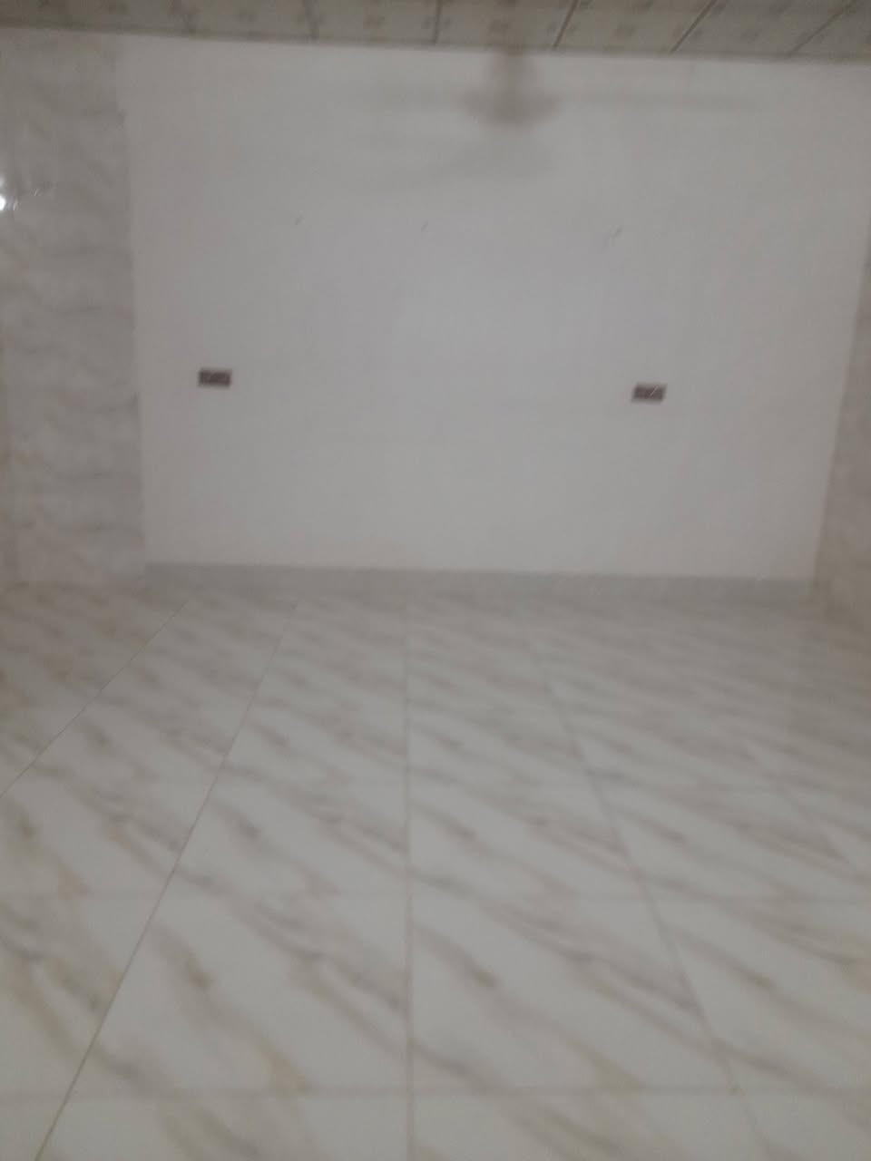 سلام عليكم دار للإيجار قرفتين وهول واستقبال ومطبخ وصحيات ***********
