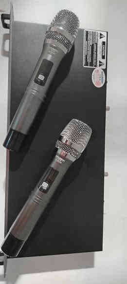 السلام عليكم ورحمة الله وبركاته خدام الحسين مايكات لاسلكي ياباني اصلي مده حقيقي 200 متر باله جديد بكارتونته وجيسه مامستعملات شرط صوت ونقاوه ودفع كلش راقي بمعنى الكلمه اي استفسار هذه رقمي واني خادم لتراب اقدامكم *********** ملا عصام الكربلائي
