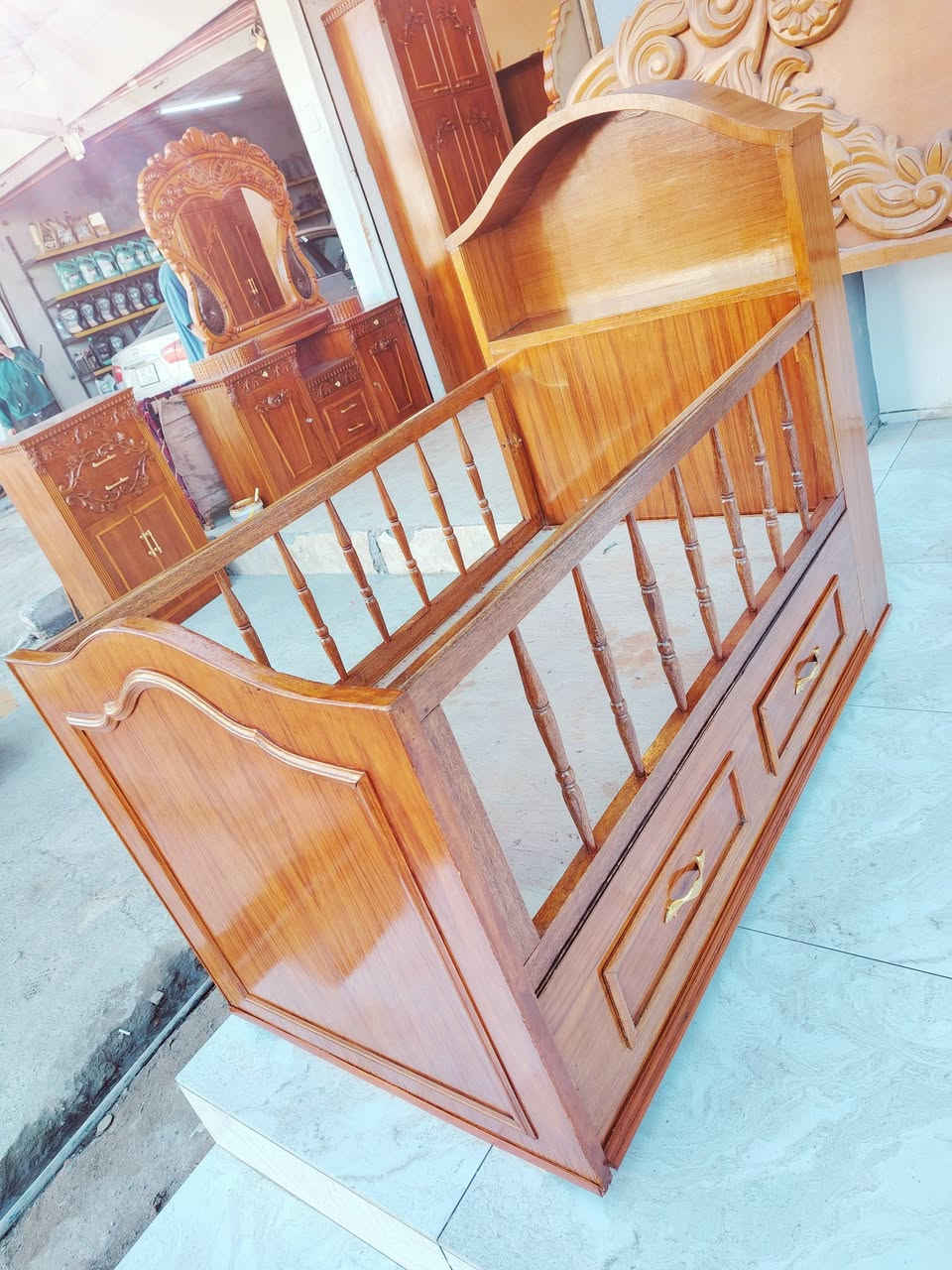 السلام عليكم✋ 
عرض خاص بس 100 الف🔒 
توفر لدينا من جديد تخت طفل شغل درجه اولى توصي نظافه 💯 💯
للاستفسار وتساب *********** مباشر ***********🌼 
ومستعدون لشراء الغرف النوم المستعمله و الكناتير 🌿
