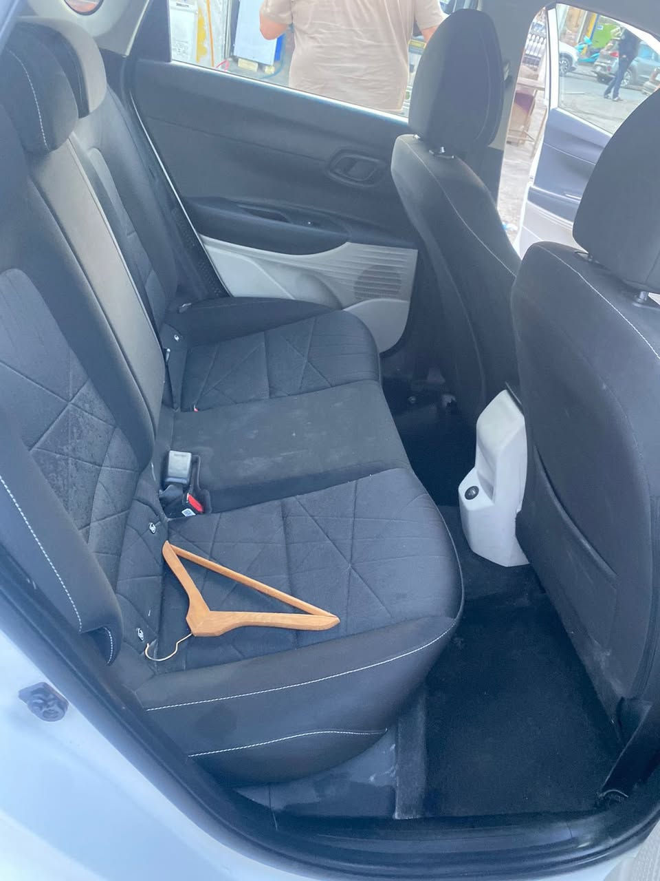 هيونداي بايون 2024لون ابيض خليجي للبيع او مراوس
الموصفات:
الفئه الاولى اعلى فئه

قماره اسود تو كلر 

اشاره ترحيب

 بصمه 

جام كهرباء 

رادارت جانبيه

 ويل كب 

محرك تيربوا 3سلندر هايبرد

صرف قليل جدآ بانزين

 جام يتقفل على بصمه

 مري جانبيه كهرباء

 لايت لد امام

  خلفي كامره

  شاشه دشيول

 ليد ابواب ليد لون ازرق داخلي  محيطي 

رادارات جانبيه محيطيه 

السعر 140$

مكان سياره بغداد***********
