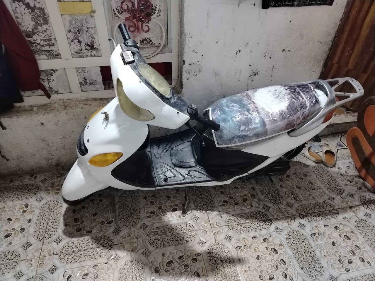 سلام عليكم اكززللبيع دراجه خيرمن الله شغاله سلف هندر تايرات جدد مكينه ناعمه دراجه نقصه باتري تعبان وكلوب الكدام محترك سعره 175 مكاني ناصريه مركز حي الزهرا يم علوت السمج شراي اتصل وخادمك  ***********
