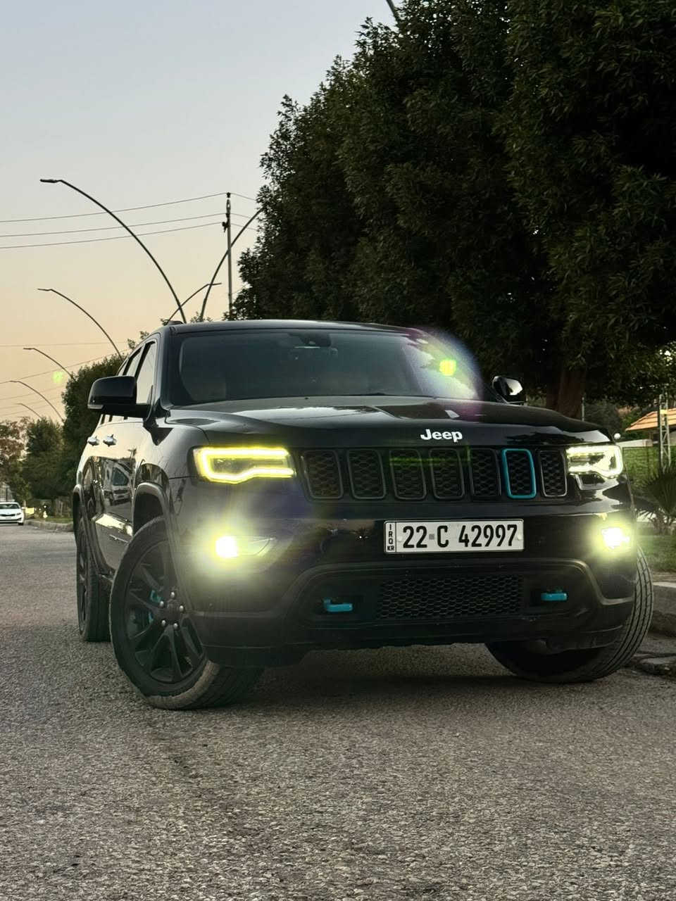 السلام عليكم اخوتي 
للبيع او مرواس 

Limited - 2017 جيب كراند شيروكي /
وارد خليجي
Jeep Grand Cherokee 2017 - Limited
المحرك : 6V / 3.6
المواصفات:
مع قرص تحكم بوضعيات الدفع الرباعي والقياد 1 *
- وضعية السبورت مع شفتات خلف الستيرن
- الغاء وتشغيل وضعية ال Eco وال Auto Stop لاطفاء المحرك عند التوقف في التقاطعات
- كشنات جلد كهربائية
- تدفئة وتبريد المقاعد الاماميه و سترين +مقاعد خلفيه تدفئه
- شاشة كبيرة
- سقف بنوراما
- حساسات
-تشغيل عن بعد
- مانع انزلاق
- مثبت سرعة
- صندوق كهربائي مع اغلاق شفط
- نضام بيركات ABS
- كل مواصفات السيارة الفول Limited
السياره خليجي مكفول بس من اخذته انشخط جاملغ عندي 
- موضح بالصوره بيها صبغ جاملغ وشبر بنيد 
سونار مرفق ويا المنشور 
: km 129  ممشى السياره 
الرقم : اربيل - بإسمي ، تحويا ، مباشر
السياره معتني بيه وجاهزه وجديده امانه الله 
السعر 222 ورقه فقط 
والماعنده يجي يركب ويروح 
مكان السياره كربلاء
***********
