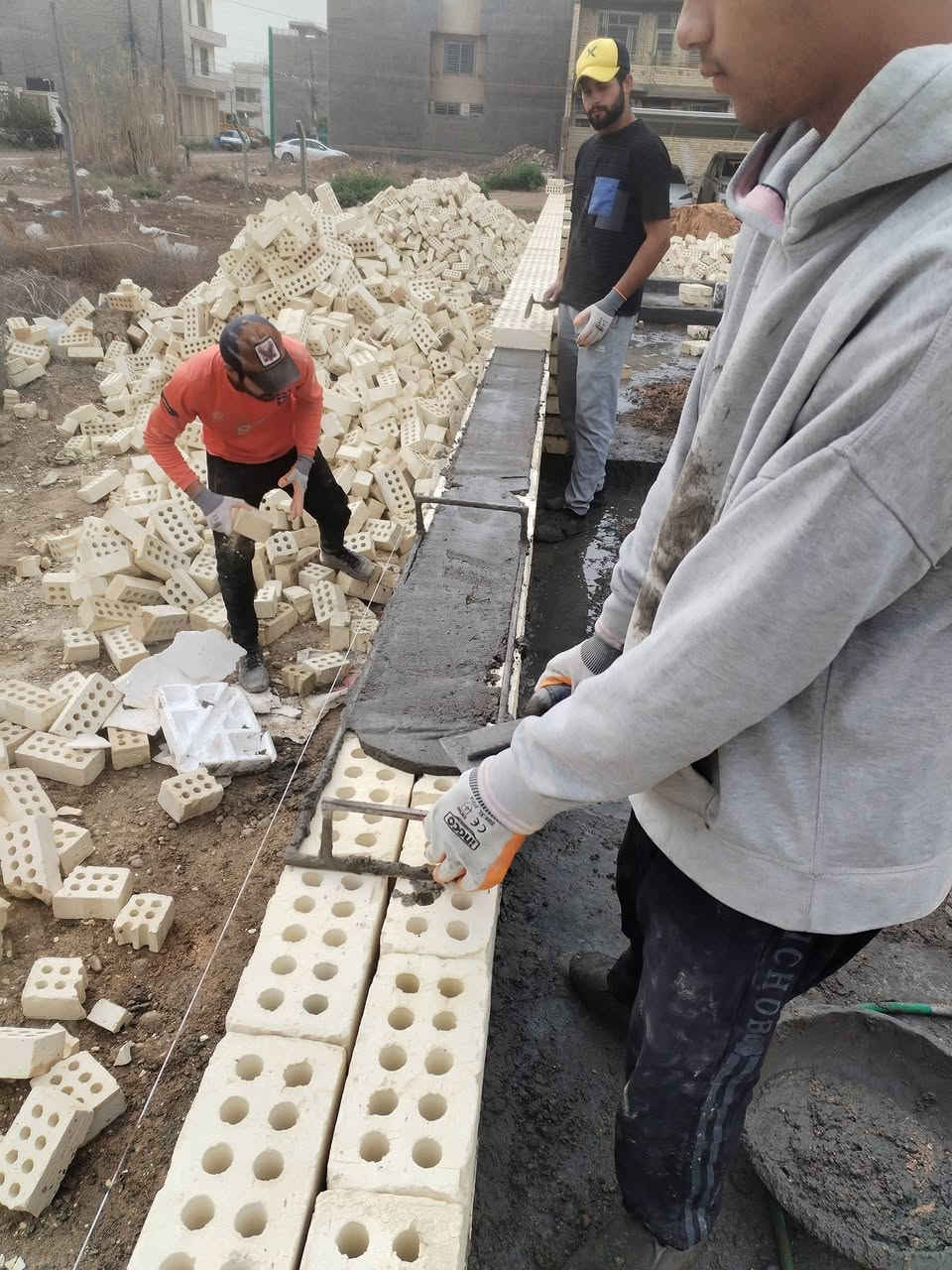 الهم صلي على محمد وآل محمد
بسم الله الرحمن الرحيم
خلفه بناء 👷. 
تسليم مهندس 🏘️. 
تنضيف الموقع. 
تسلم مخطط تستلم هيكل. 
نشر قالب جف قيم. 
وزن صفرَ
اركان مصاطر تحط مصطره على الأركان وتستلم مني. 
التزام بالمواعيد ما اطلع من الموقع ذا ما اختم البيت.
***********
***********
واسعار مناسبه
