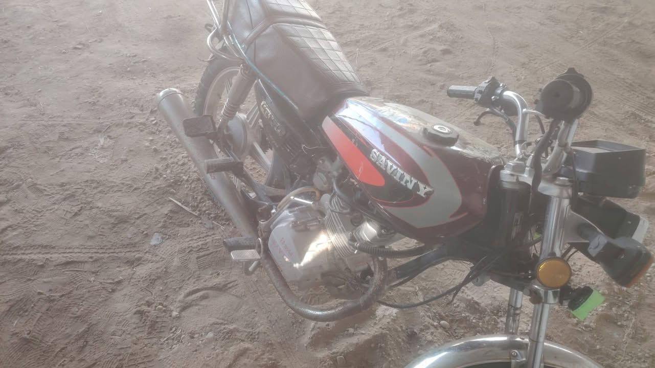 سلام عليكم دراجه للبيع نضافه 100/40  سعر 400 وبي مجال رقم ***********
