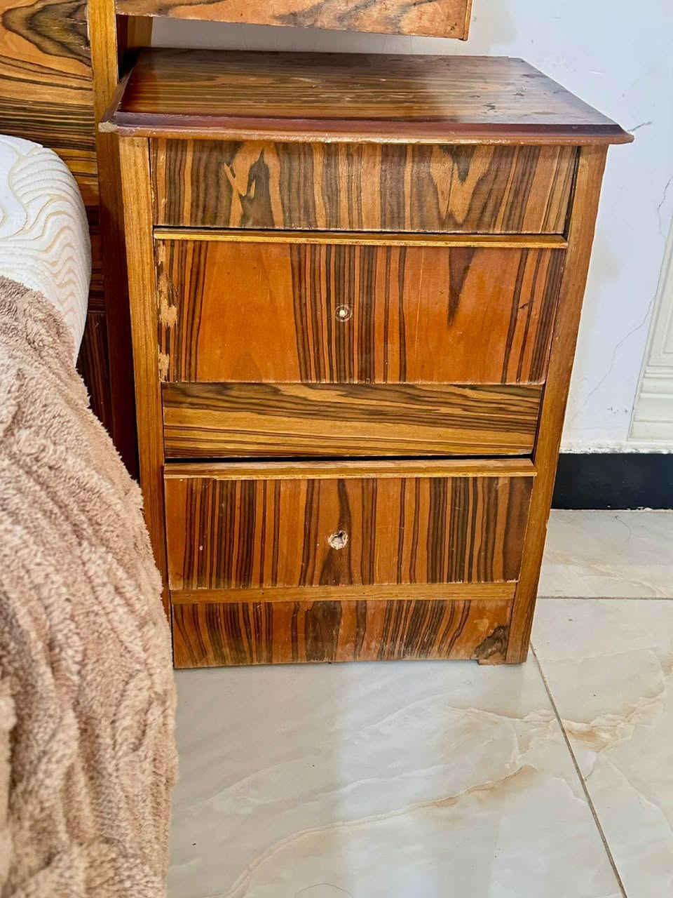 زاويا وميز مرايا وكومديات ٢ وتاج الجربايه كلهن ب٣٠٠ قفل

عنوان الكوت دور الشؤن


**إذا كنت صاحب هذا الإعلان وتريد حذفه لأي سبب، رجاءا أرسل رسالة إلى الدعم الفني**