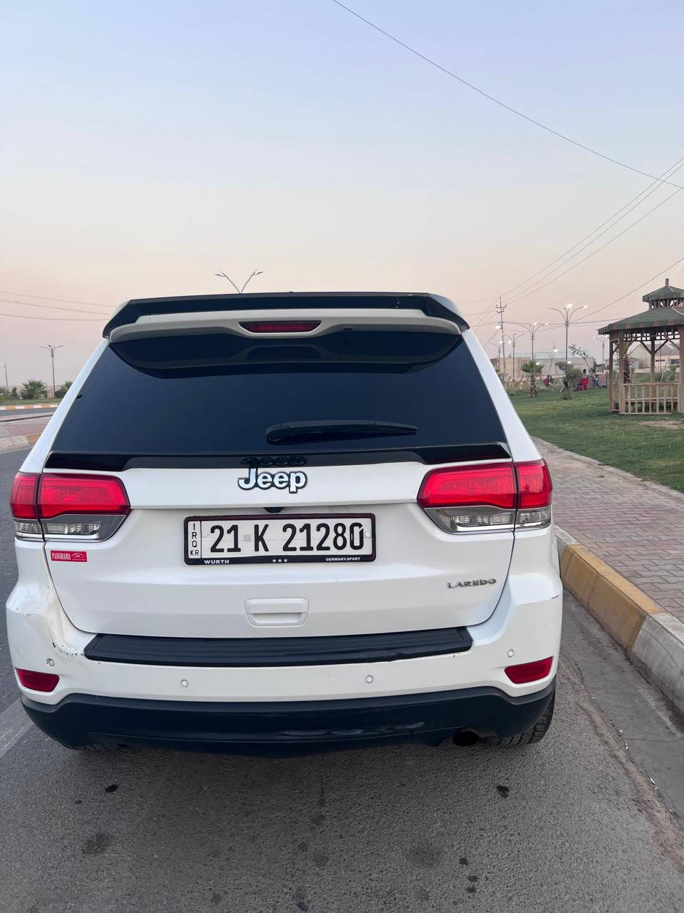 جيب شيروكي مديل (2017) مواصفات الجيب معروفه نص فول حادث بدون دواخل كما موضح بل صوره سياره نظيف مال بيت كير ومحرك شرط سياره الاحلى من الصور 

 
***********
