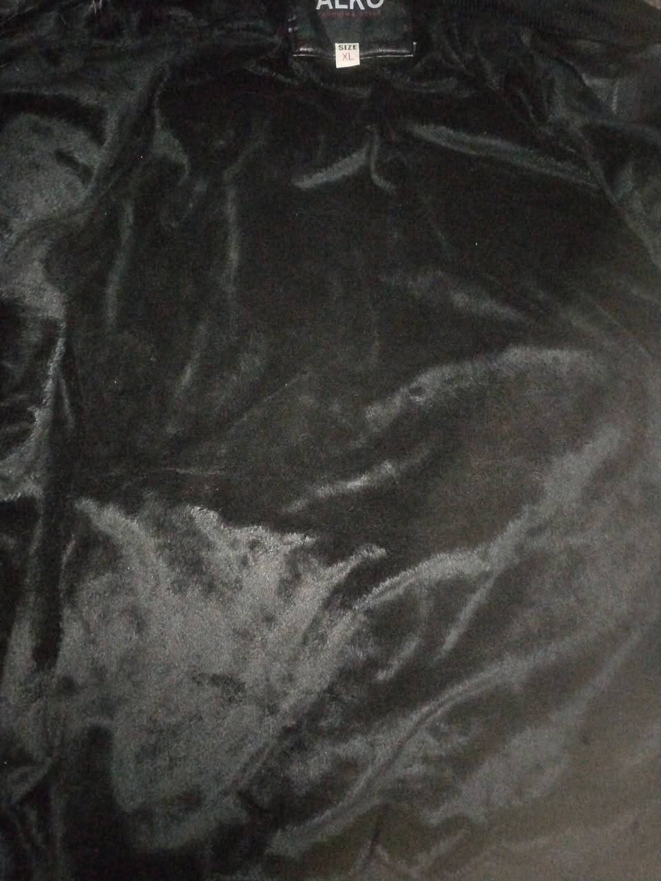 (مكلف بالنشر).. 
ملابس باله للبيع قطع نضيفه مثل ماتشوفون واكو هواي مامصورات وذا تريدون تاخذونهن شليفين موجودات
العنوان شارع الحسينيه الجبيره *********** رقمي
ربي يرزق الجميع ❤️
