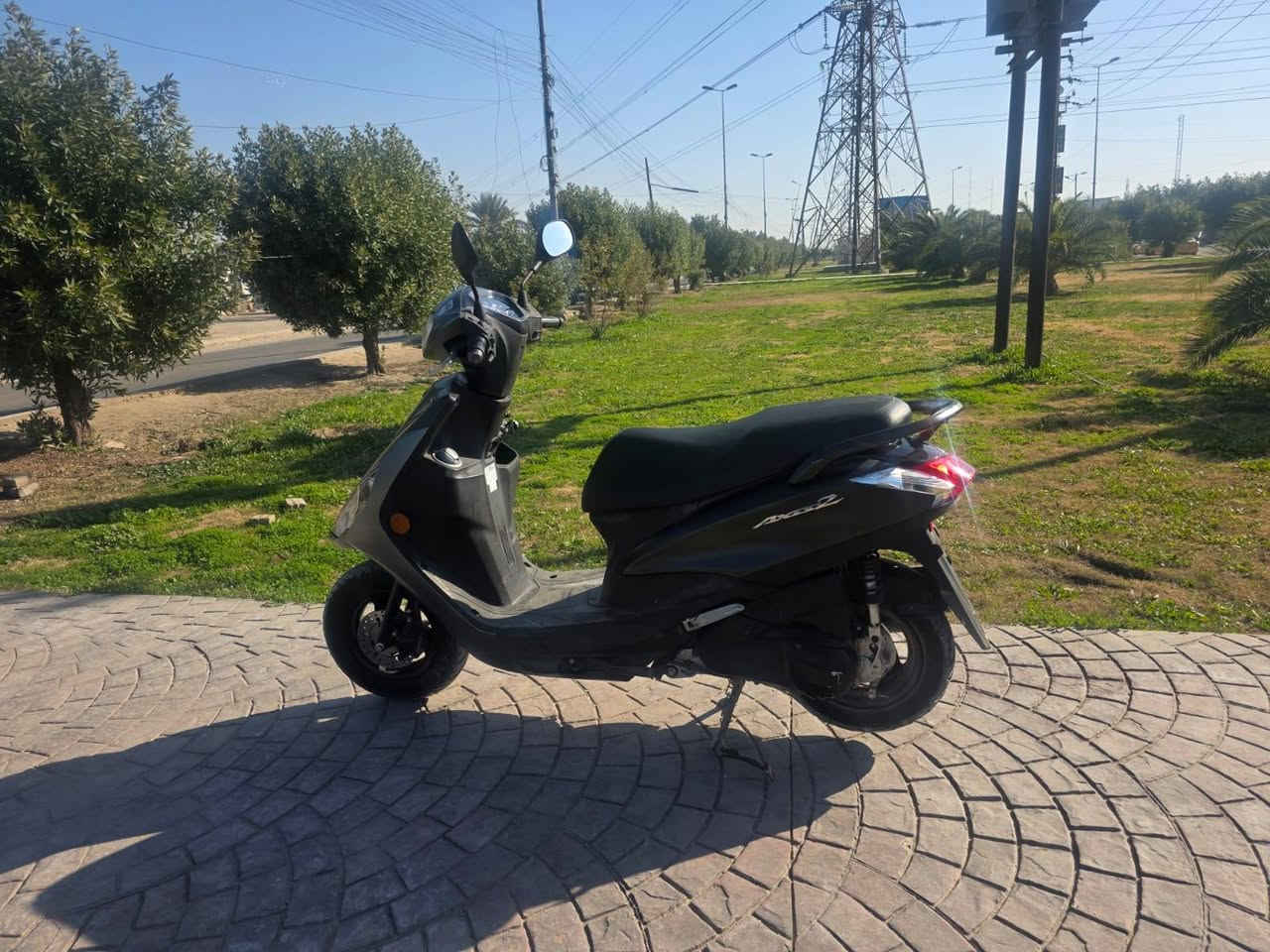 سلام عليكم حبايب دراجه اكزز البيع الله شاهد تقريبا صار شهر او اقل نزلتهه رمبه كفاله من التاير التاير كفاله حتا من الزلق الله شاهد بلجيس  مكينه كفرات كل كفاله بكاني بغداد غزاليه اي ستفسار عل رقم *********** السعر 9ونص وبيهه مجال
