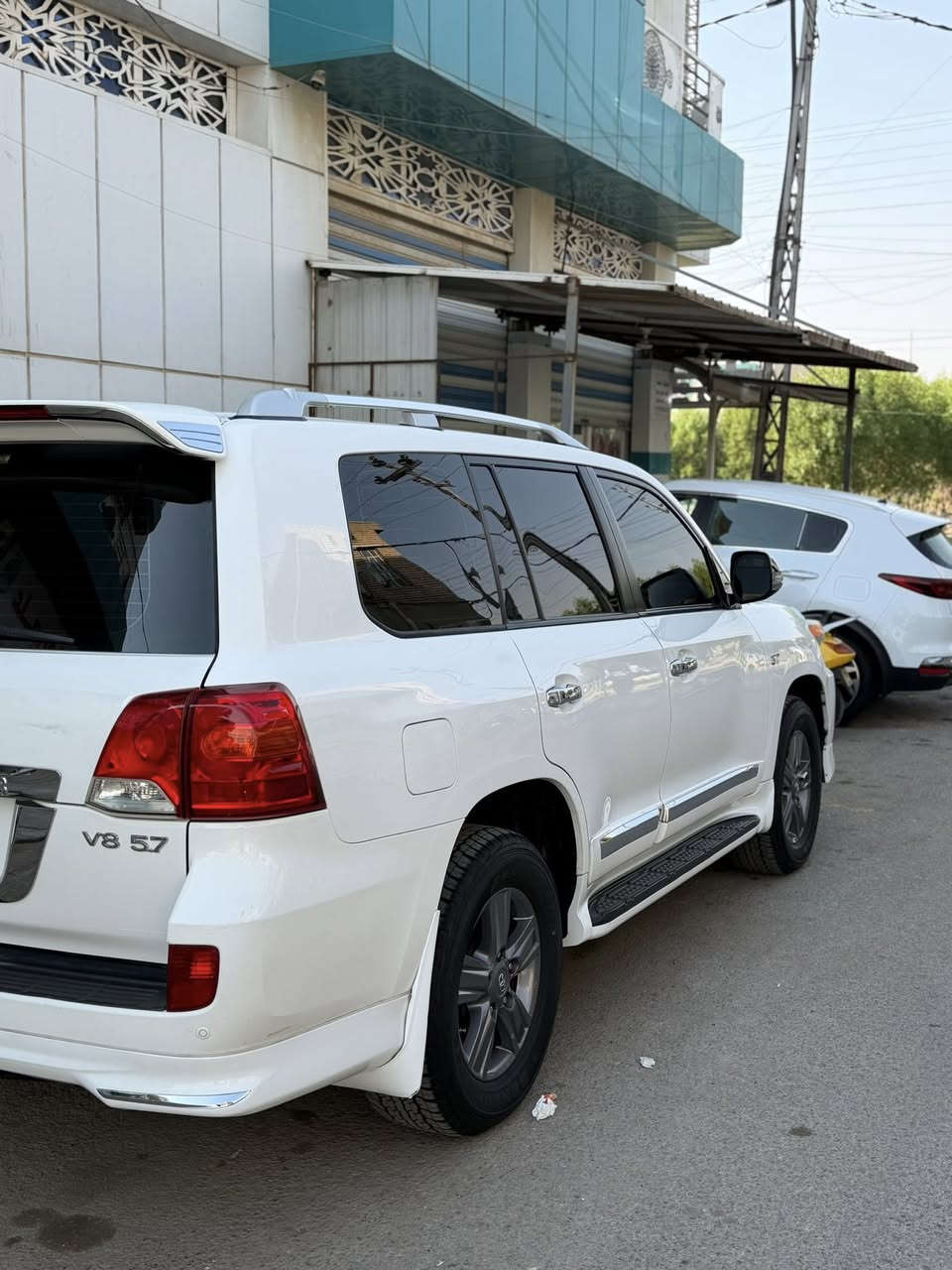 السلام عليكم لاندكروز 2015
مواصفات:vxr معروفه 
محرك:5700
رقم بغداد بأسمي انكليزي 
مكفوله عدا صبغ شبر بهلال الجاملغ الخلفي 
السعر :415 وبيها مجال 
العنوان واسط الكوت 
للاستفسار:*********** واتساب واتصال
