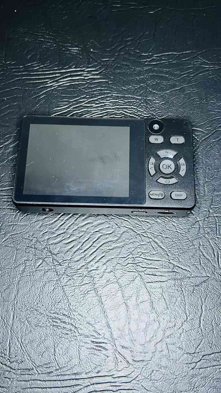 السلام عليكم
كاميرا VITALER الجديدة
تصوير فيديو 4K Ultra HD وصور فوتوغرافية تصل إلى 64 ميجابكسل
عدسة F/1.8
تقريب 18X Digital Zoom
✅ ذاكرة تخزين 32GB
✅ بطارية بسعة 2000 مللي أمبير
✅ قطعة OTG لنقل البيانات للهواتف او الكمبيوتر .
✅ كابل شحن ونقل بيانات تايبسي USB-C.
✅ حقيبة قماشية (Pouch) للحماية أثناء التنقل.
السعر 35 الف


**إذا كنت صاحب هذا الإعلان وتريد حذفه لأي سبب، رجاءا أرسل رسالة إلى الدعم الفني**