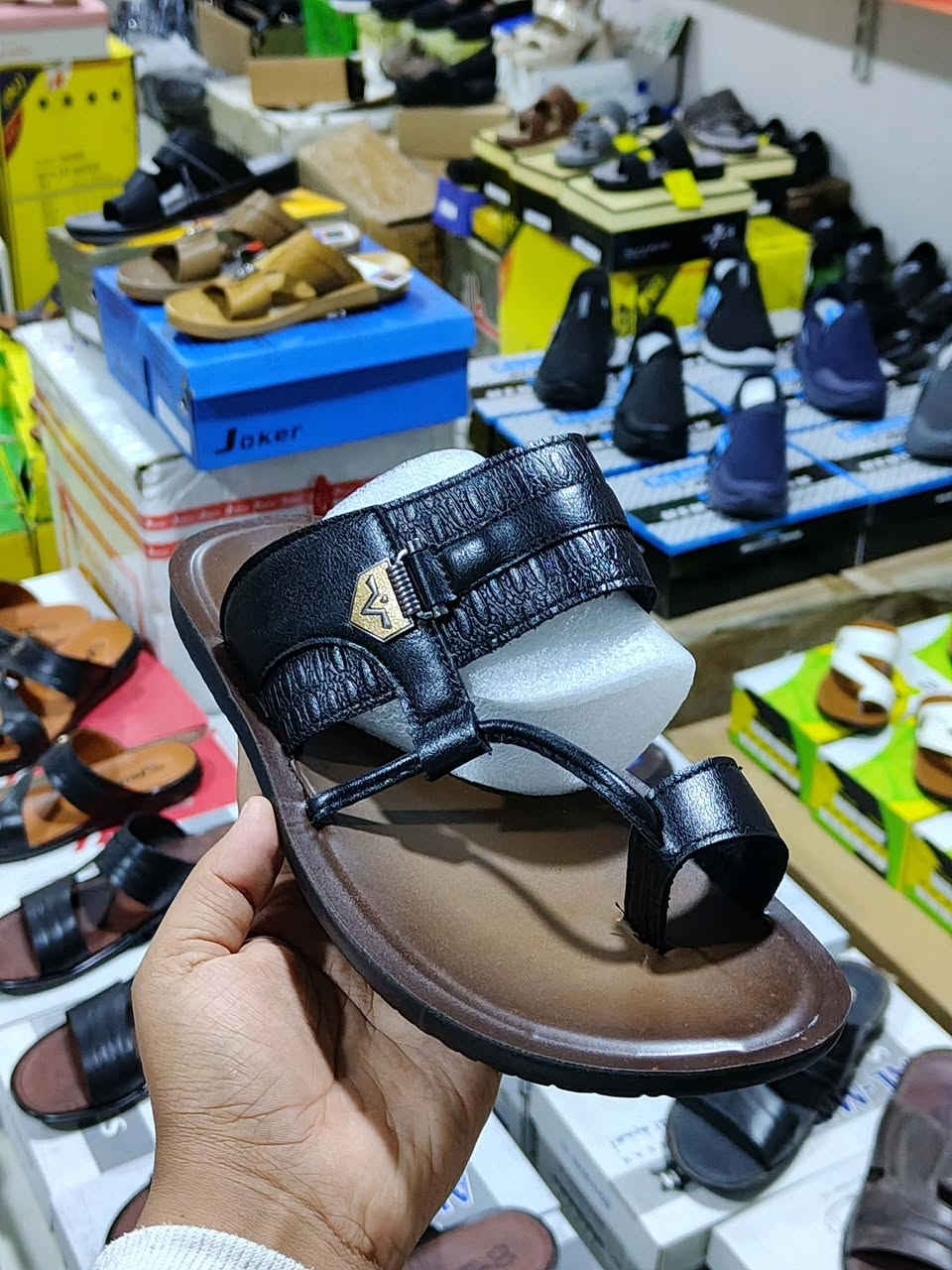 👞✨ جديد محلات الغازي ✨👞
وصلتنا تشكيلة واسعة من الأحذية تناسب كل الأعمار 👇
متوفر صنادل بقياسات متعددة وأيضاً متوفر ...
🩴 شحاطات أطفال
🩴 شحاطات ولادي
🩴 شحاطات شبابي
🩴 شحاطات رجالي
✔️ متوفر أحجام خاصة وطبيّة لراحة أكثر 👌
🚿 وكذلك متوفر شحاط سلبر مال حمام طبي – خفيف ومريح للاستعمال اليومي
👟 وأيضاً متوفر سكجرات رجالي طبي
✔️ بأحجام خاصة وأحجام عادية 
✔️ مريحة للمشي الطويل والاستخدام اليومي
الجودة مضمونة 👌
الأسعار مناسبة للجميع 💰
📍 زورونا واختاروا راحتكم من محلات الغازي
الموقع: شميط -الشارع العام-مقابل اسواق باسم العيدان 
للاستفسار:***********
***********
