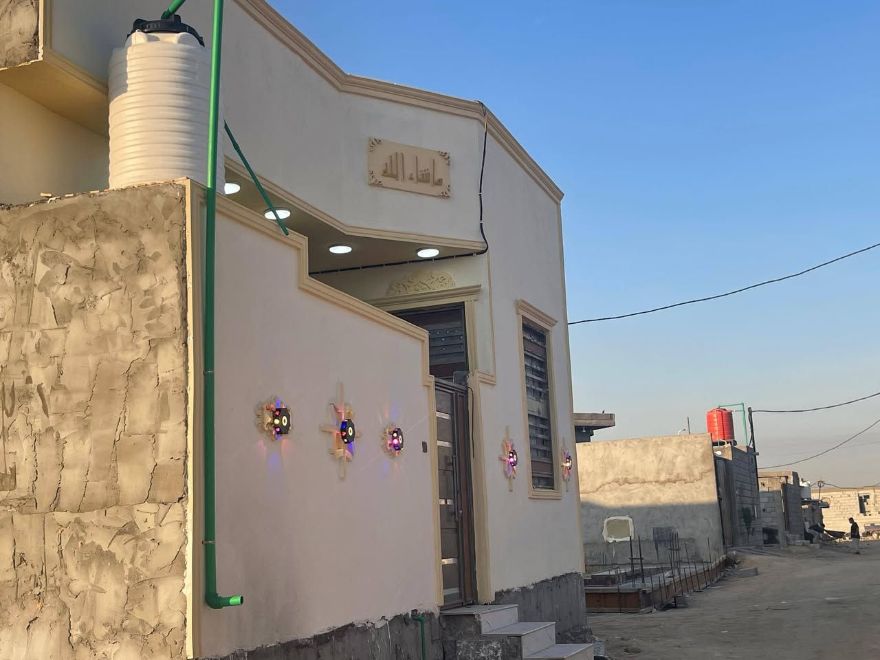 عن توفر بيت للبيع  🏡
#مساحة  100 متر مربع ركن الواجهة 10 ونزال 10 
طابو زراعي عراقي وكاله ونسخه من طابو
يحتوي البيت على 🌟
غرف نوم 2♦️
ديوان♦️
مطبخ
صاله♦️
موزع
صحيات داخلي وخارجي♦️

#البناءجديد  درجه اولى 
منطقه هدوئ
 ومتوفر بيها
جميع الخدمات  ماء كهرباء 
مدارس حكوميه ومدارس اهليه 
البيت جاهز 

#السعر 65 بي مجال 

#العنوان : بصره ابي الخصيب  
كوت الحمداني قرب المحكمه الجديده 
خلف معمل السلوى 

#البيت مرتب وشغله درجه اولى وفارغ جاهز للسكن 

للاستفسار يرجى الاتصال
على الرقم ***********
