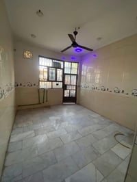 حي الجامعة • دار للإيجار • ١ غرفة