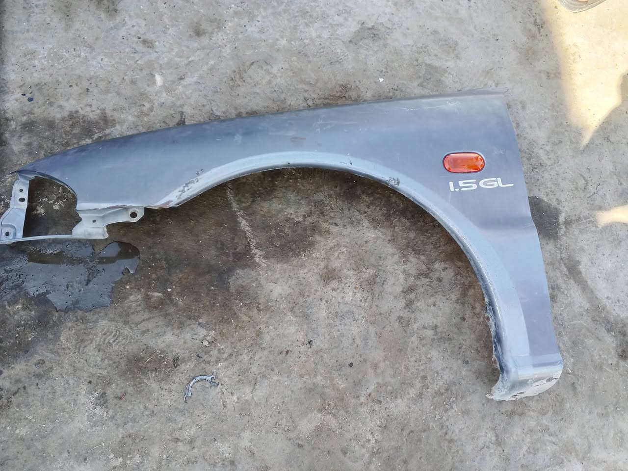 سلام عليكم  بنيد وجاملق صفحت اليسره  مال بروتون 2002موديل ***********
