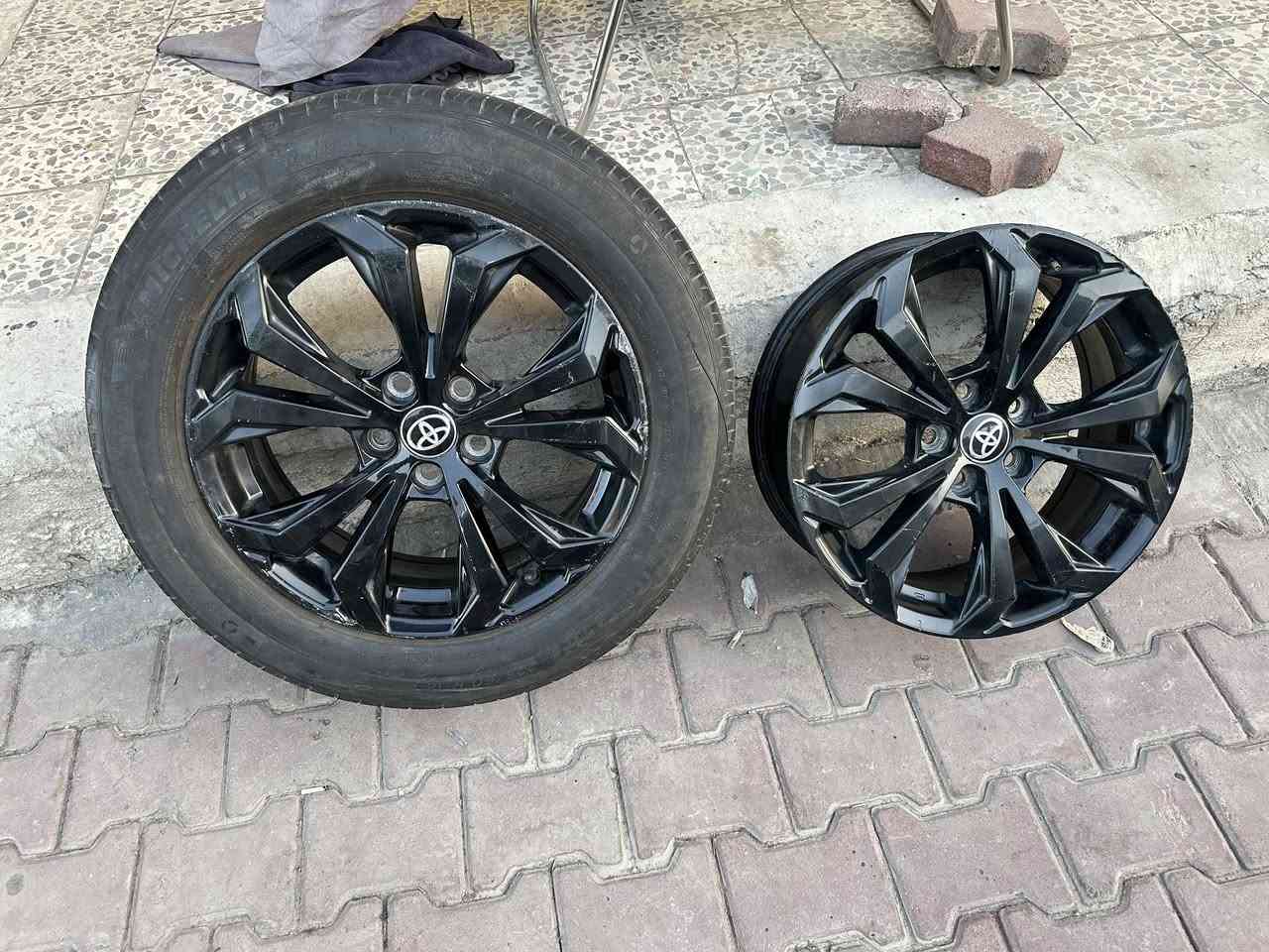 سلام عليكم
ويل راف فور XSE ٢٠٢٣ بلاك اصليات مال سيارتي صورت سياره موجوده
عدد ٣ مع تاير مشن نضيف بغداد رقم الهاتف ***********
