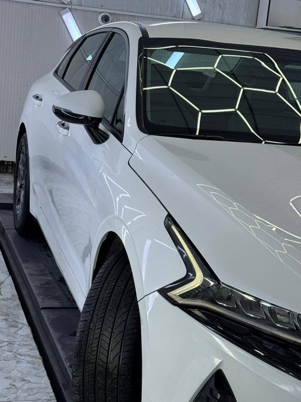 سلام عليكم.  للبيع
K5 

نص فول 

- موديل 2023

- وارد خليجي 

- ⁠رقم بغداد 

المواصفات. 

١- حساس خلفي 

٢-كامره خلفيه دواره 

٣-شاشه كبيره لمس نضام كاربلي

٤-مري شفط 

٥-اشارة ترحيب 

٦-بصمه

٧-تحكمات ستيرن 

٨-بك لايت ابو النشره

٩-انضمت قياده 

١٠- ⁠دخول ذكي 

١١-ويل كروم.  

محرك 2000 دوش 

ملاحضه. السياره كفاله من كلشي ماعدا سحب كارت بهلال الجاملغ الخلفي وبارد بخشم البنيد على كد شبر البقي كفاله من كلشي 

السعر ب ١٨٩وبيها مجال للطيبين 

مكان السياره بغداد العامرية 

رقم الاهاتف للاستفسار ***********
