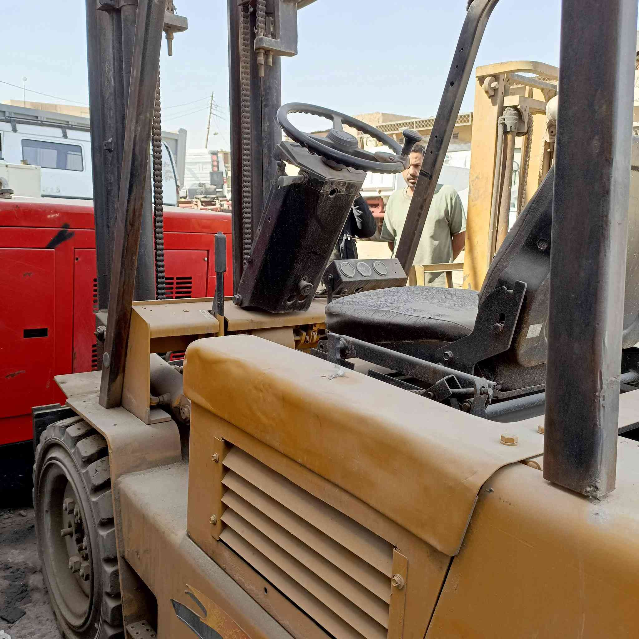 رافعه 3طن محرك بانزين شغال فقط الگير مينمر جگات ستيرن كله شغال سعر مناسب الي يريدها ***********
