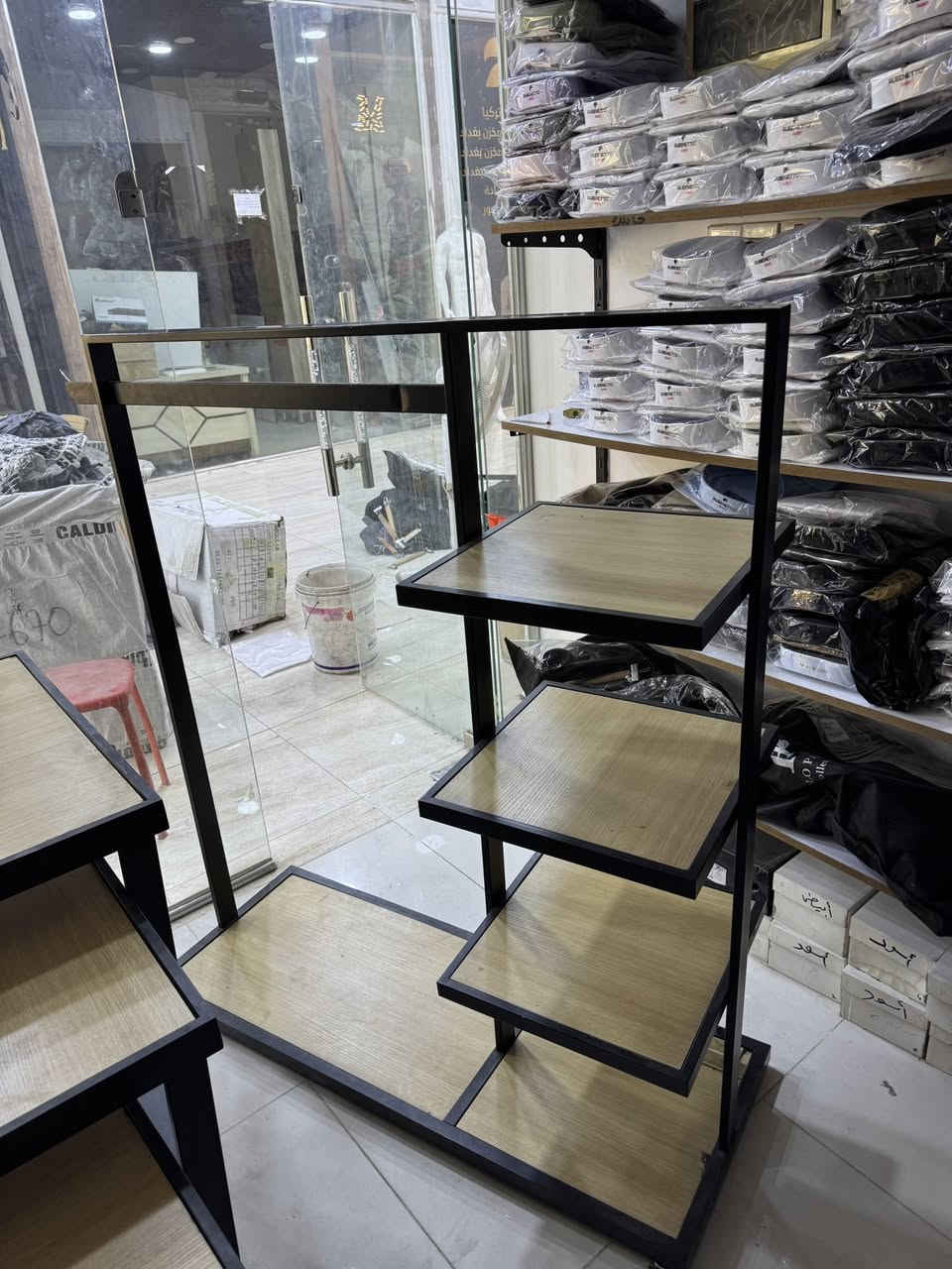 سيت 3قطع خشب وحديد مع استاند 3رفوف وتعليك جدا نظيفات مع 6 ملكانات نص تركي ***********بغداد الكراده 
السعر 335 الف كلهن
