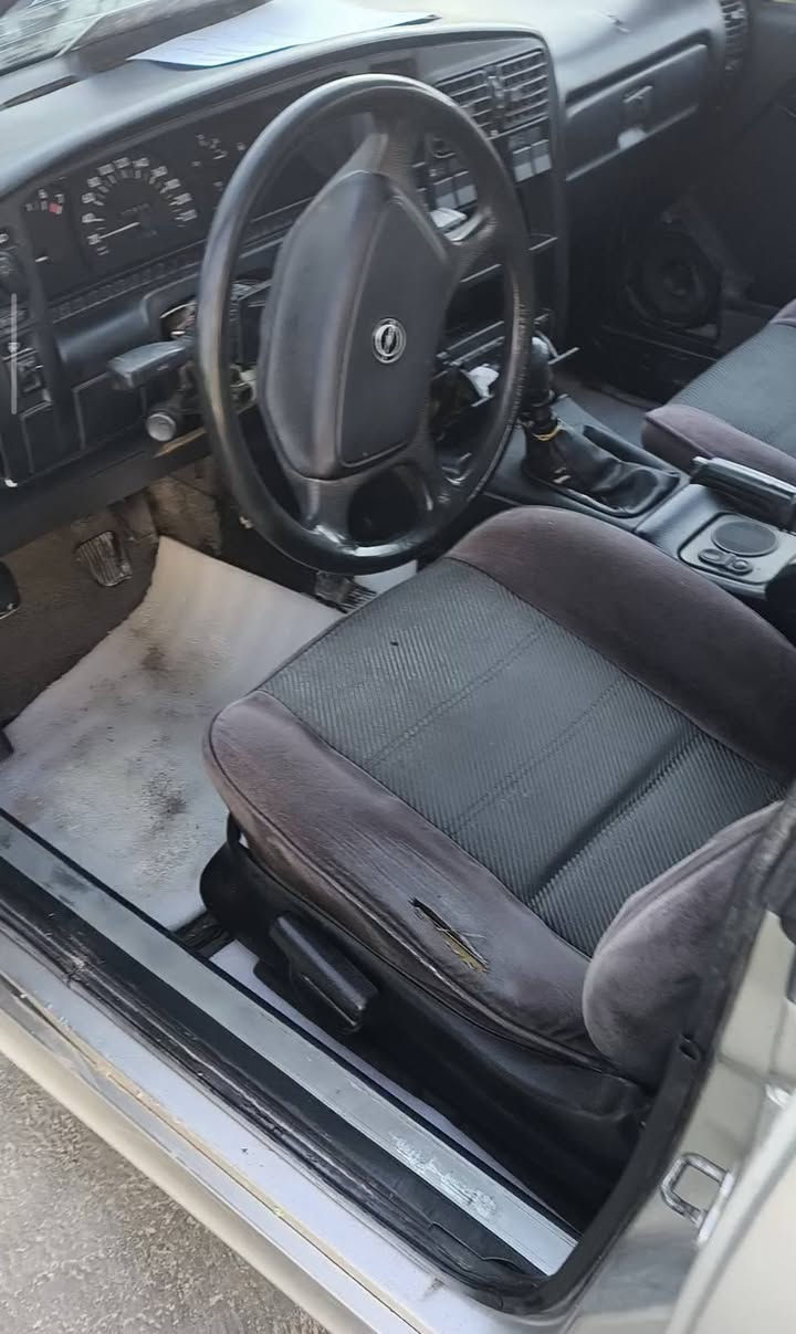 قبل كلشي هذا التعمير اخذ مني ٦ شهور صرفت عليها اكثر من سعرها 
بس مايحتاج امدح واسولف . لان الصور كدامكم وعينك ميزانك 

١ ـ كير ومحرك وارفلو بالشرط . يعني اخذها واطلع للبصرة 
٢ـ صدر وحدادية بعد هو تعمير جديد يعني بالشرط والكفالة 
٣ـ كهرباء بالكامل جاهز .  جام الابواب ال ٤ والسقف كهرباء وكلة شغال 
٤ـ هاي السيارة وارد خليجي يعني محسن يجي كشن جلد بلاد 
٥ـ عوازل صوت وحرارة يعني اتونس بالصيف 
٦ـ سنوية عاج باسمي تحويل جاهز ونظيفة بالمرور 
٧ـ نواقصها كماليات فقط بعدني مشادهن  
٨- بدون بوليش لان الصبغ جديد . صور السيارة قبل المعجون موجودة وبعد المجعون موجود لضمان نظافة الهيكل للمشتري . 
٩- منظومة التبريد وبوكس الدكتات جاهز يعني انطيهن الك وانت شهدهن 
( راديتر وفريز وفان ودكتات ) 
١٠ـ منضومة لايت زينون العدسة اغلى شي بالسوك سعر الزوج ٧٥ الف مع ضفيرة تقوية امريكي . يعني ليلك ونهارك سوى 

 مختصر الكلام متعوب عالسيارة حيل مو شوية  والسعر ٣٥ بيها مجال للطيب 

مكاني صلاح الدين/ سامراء او تكريت عادي 
***********
