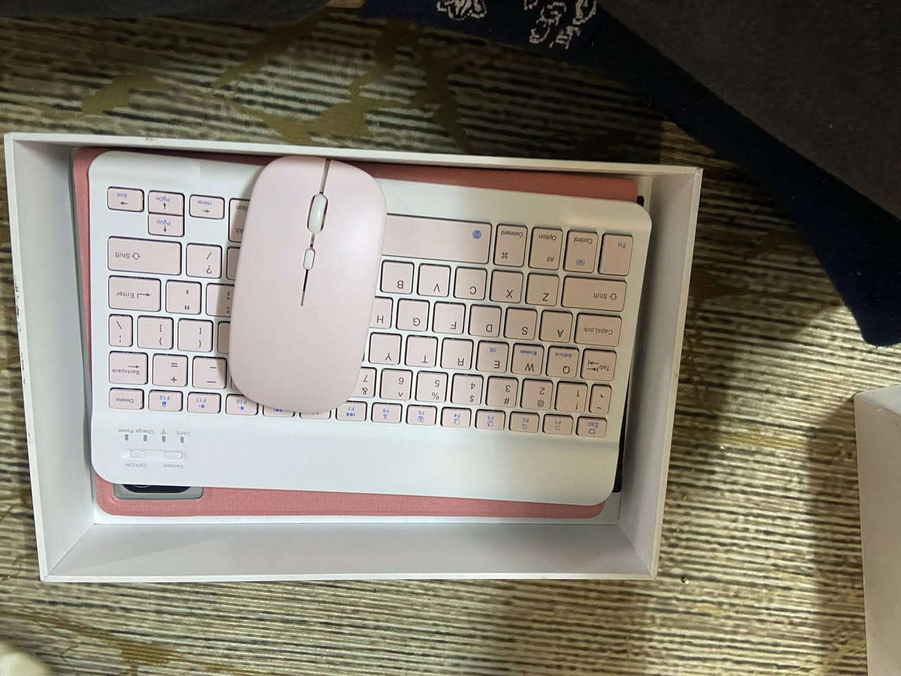 ايباد للبيع كوم فحم وكع و طفه السعر ١٥ الف ***********
