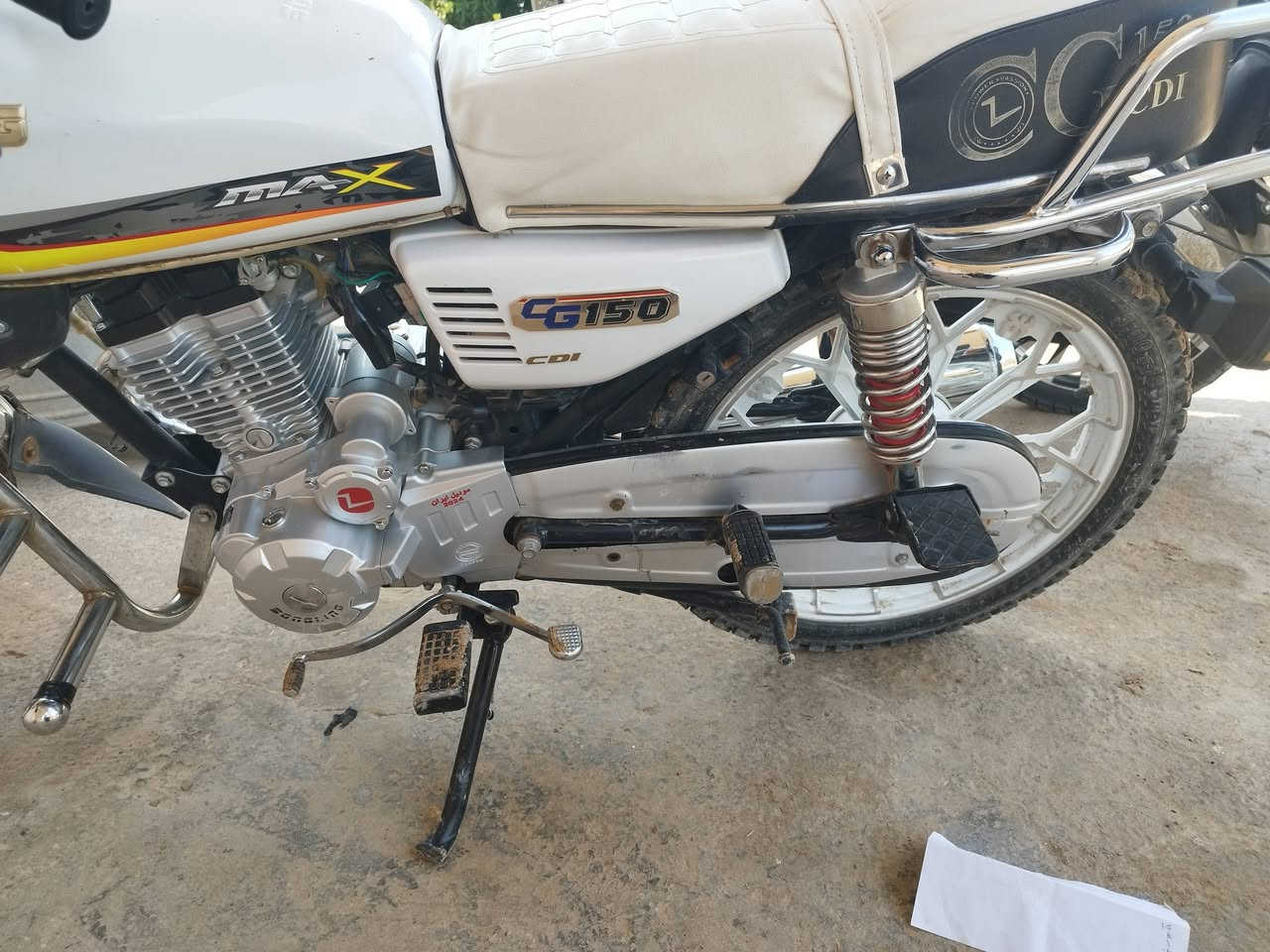 السلام عليكم دراجه البيع موديل 2024 مكفول كفالة عامة الكهربائيات كلهة شغالة أوراق بغداد المحرك 150cc الدراجة 5كير السعر 800 وبيهة مجال المكان واسط عزيزيه للستفسار ***********
